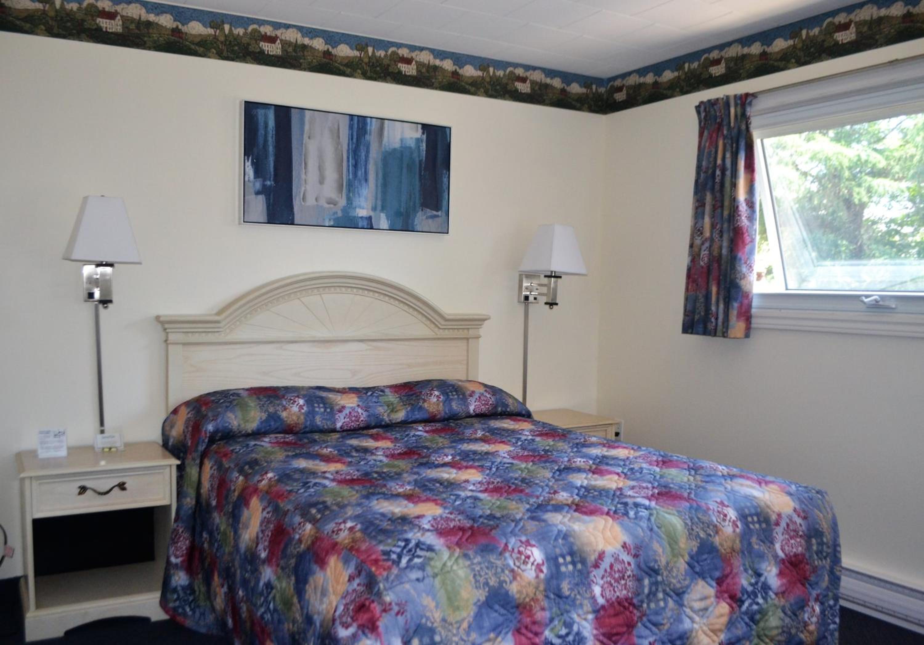 Queen Room photo 1