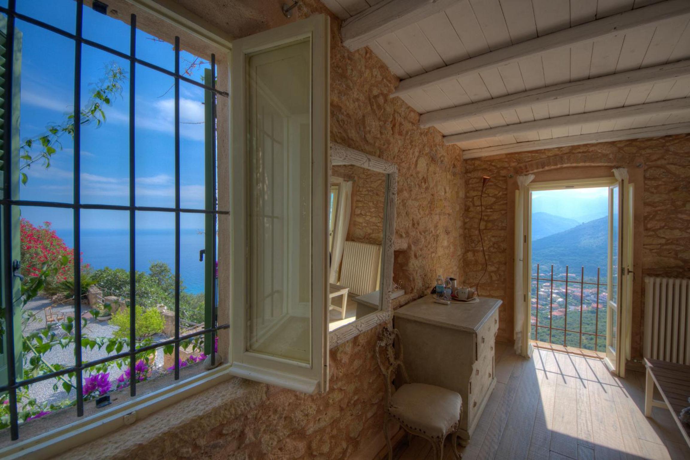 Deluxe Double Room with Sea View photo 2