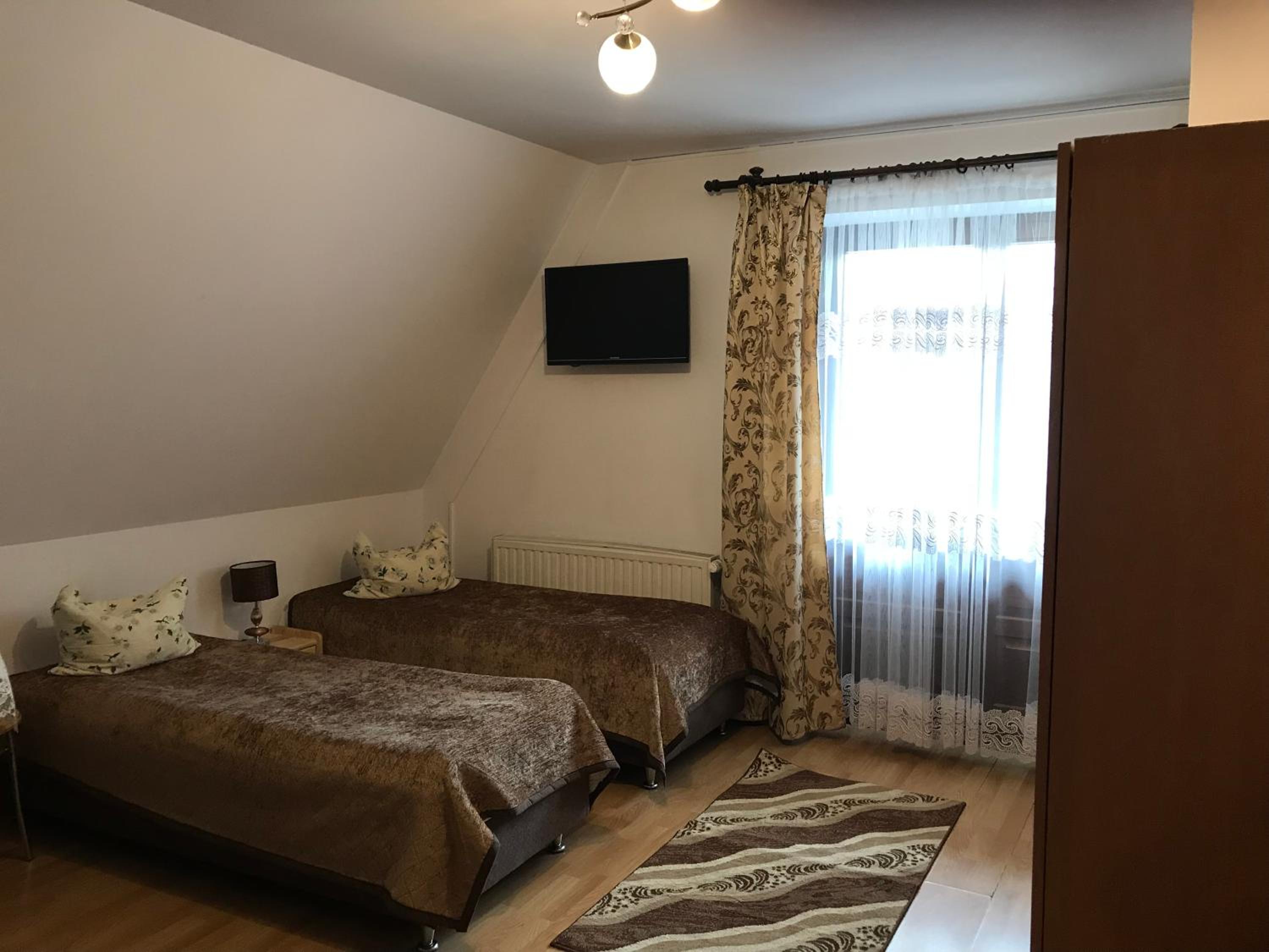 Family Room 8