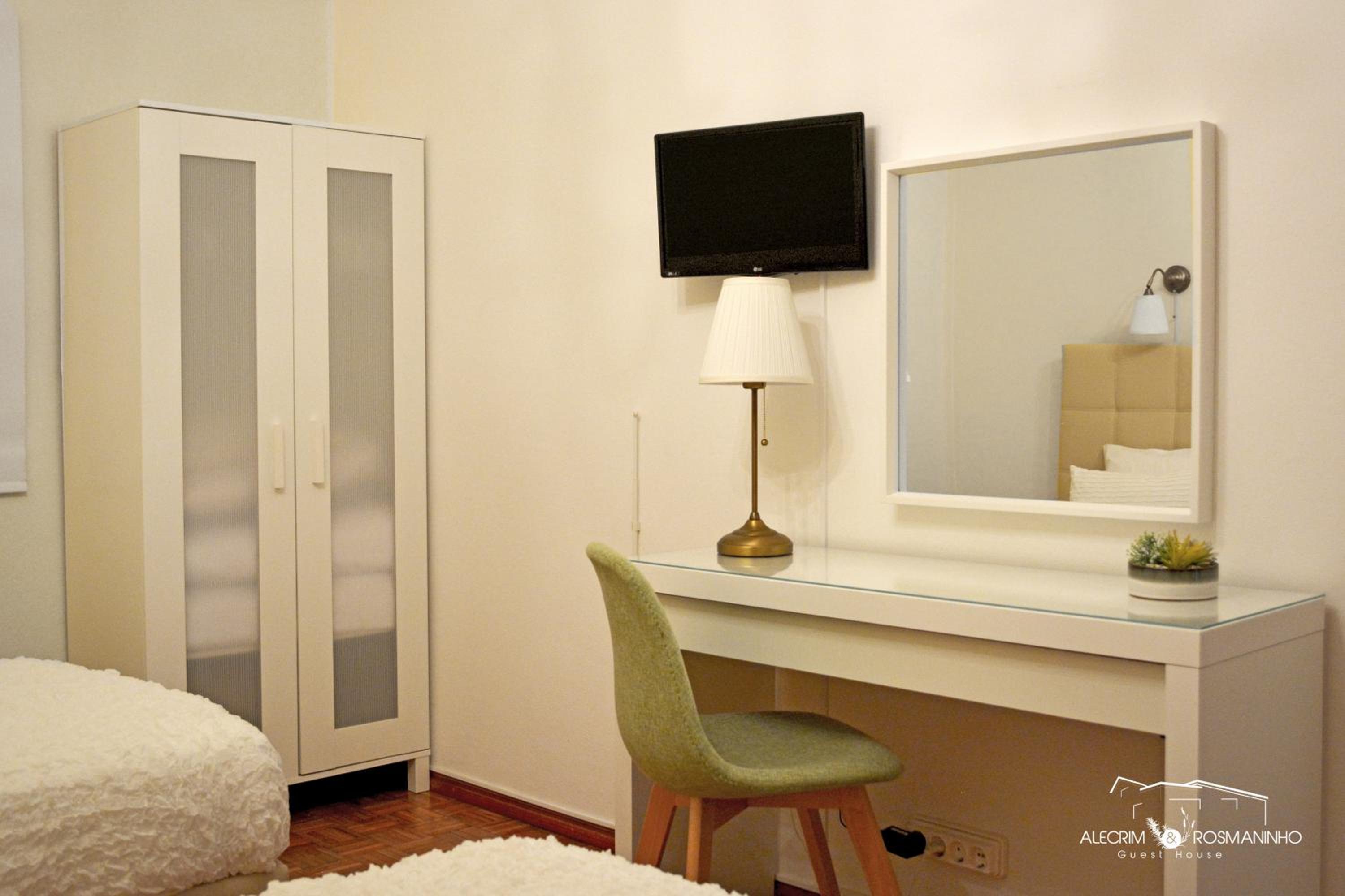 Double or Twin Room - Photo 8