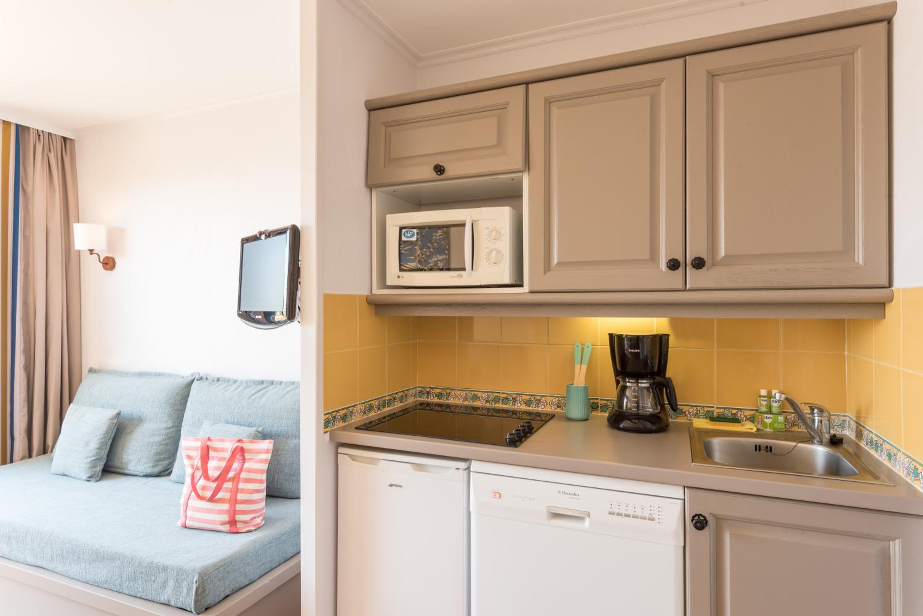One-Bedroom Apartment with Terrace or Balcony (4 People) - Photo 4