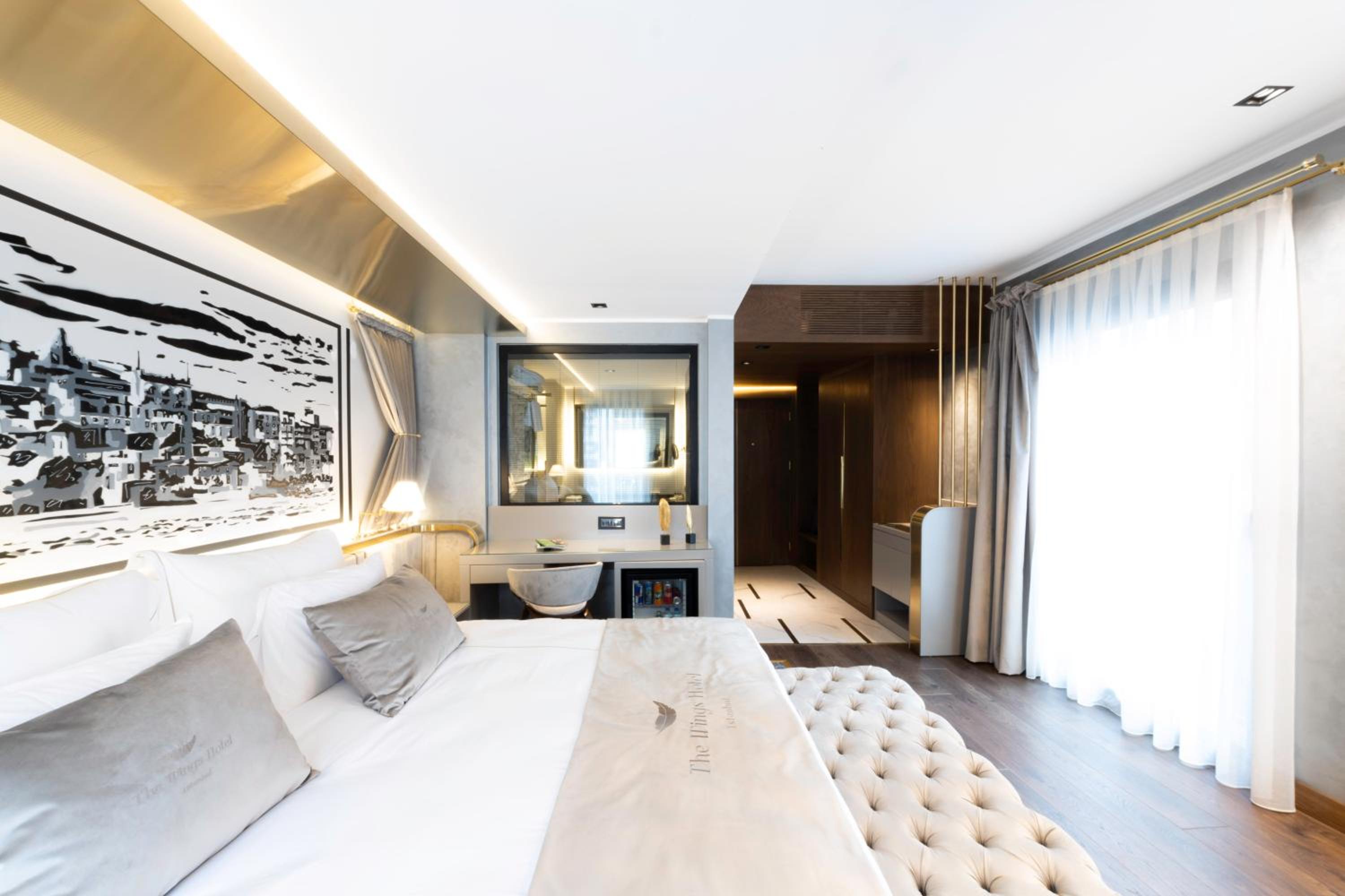 Junior Suite ,1 King Bed, Jetted Tub photo 3