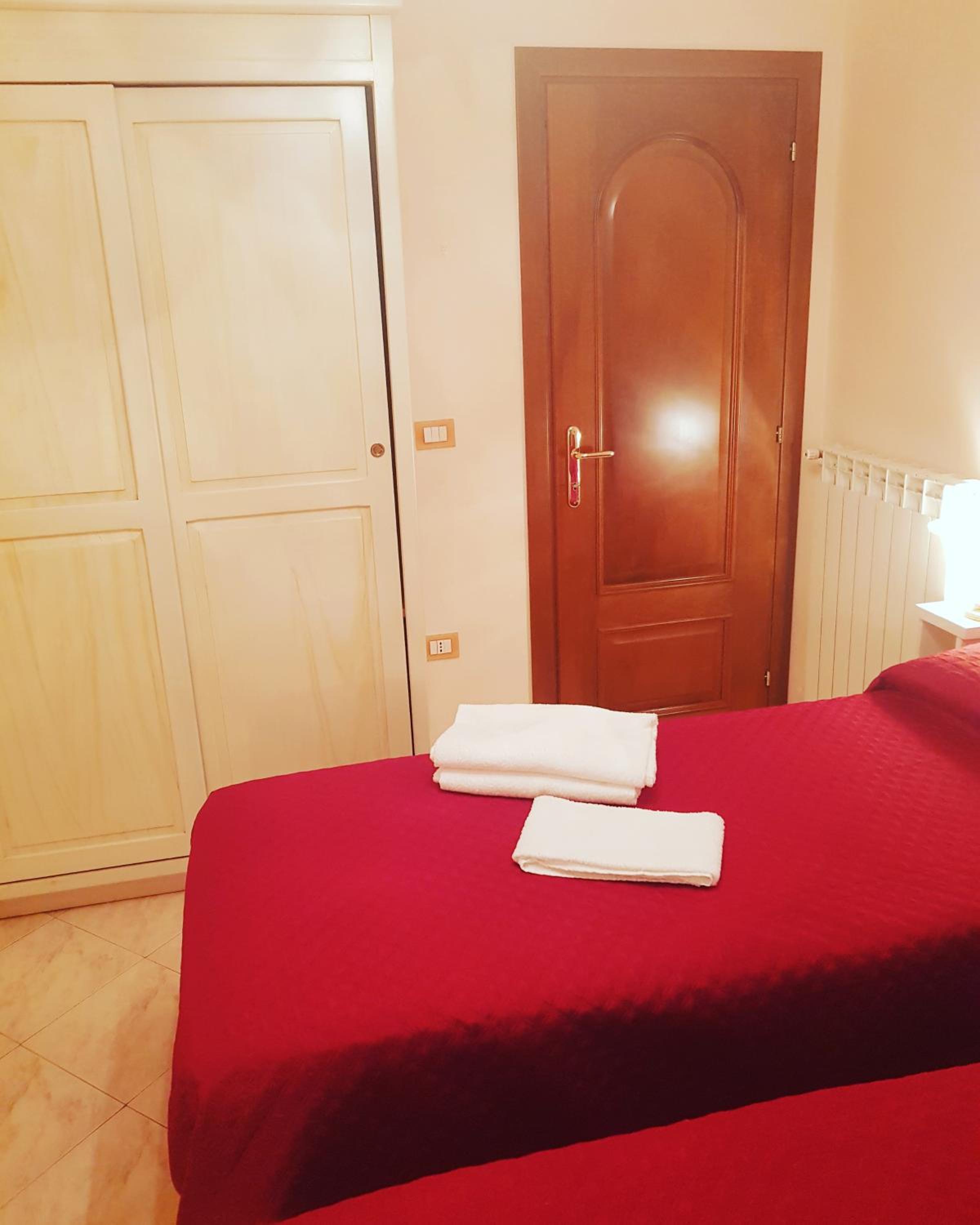 Twin Room with Shared Bathroom photo 2