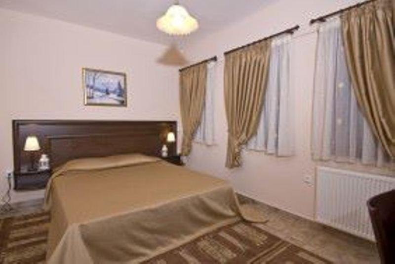 Double or Twin Room - Photo 5