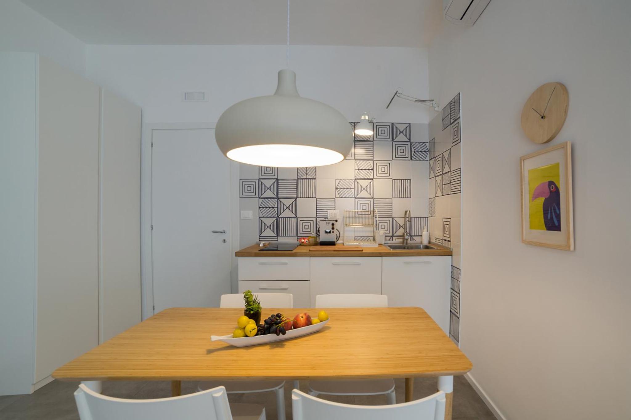 Standard King Room - Photo 12