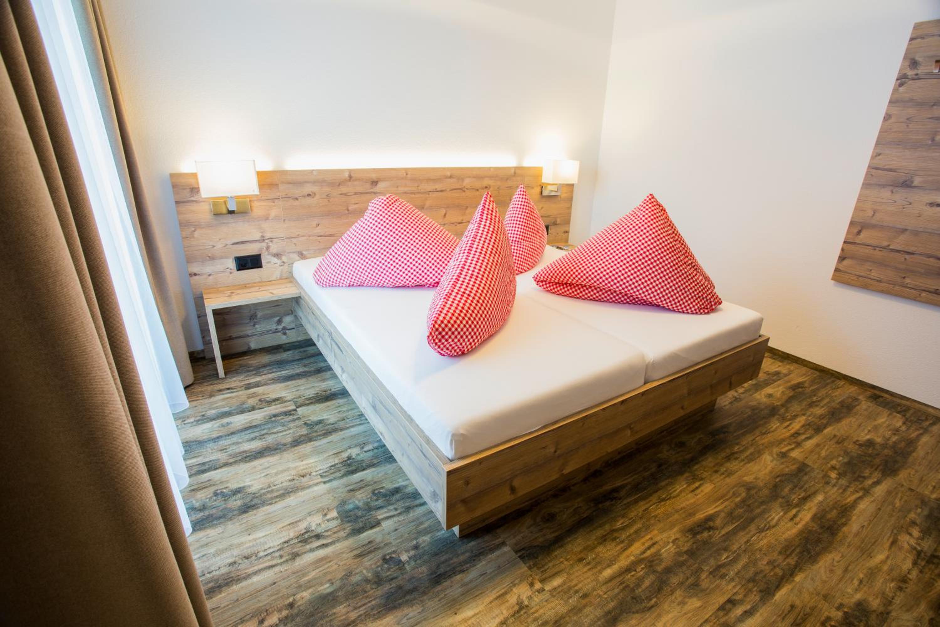 Deluxe Double Room with Balcony photo 3