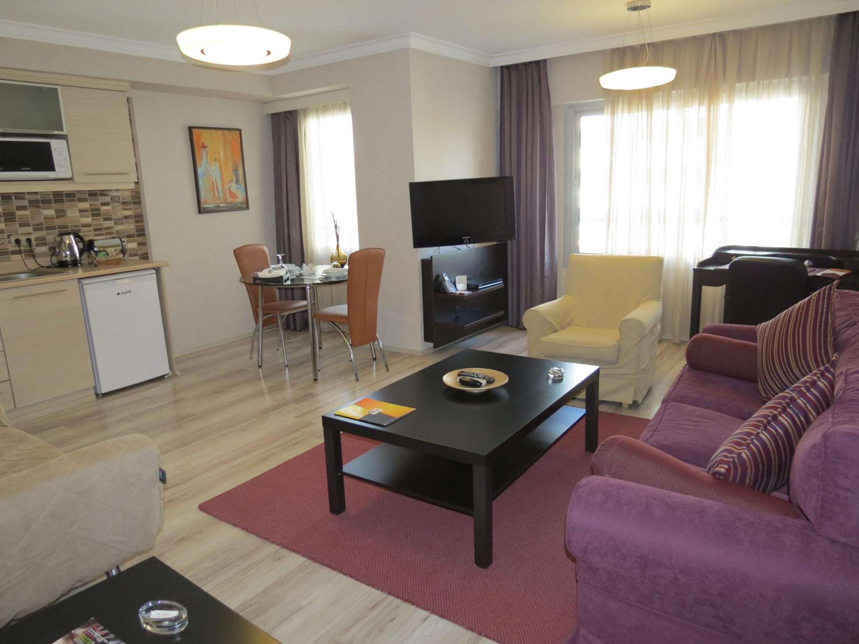 Senior Suite - Photo 5