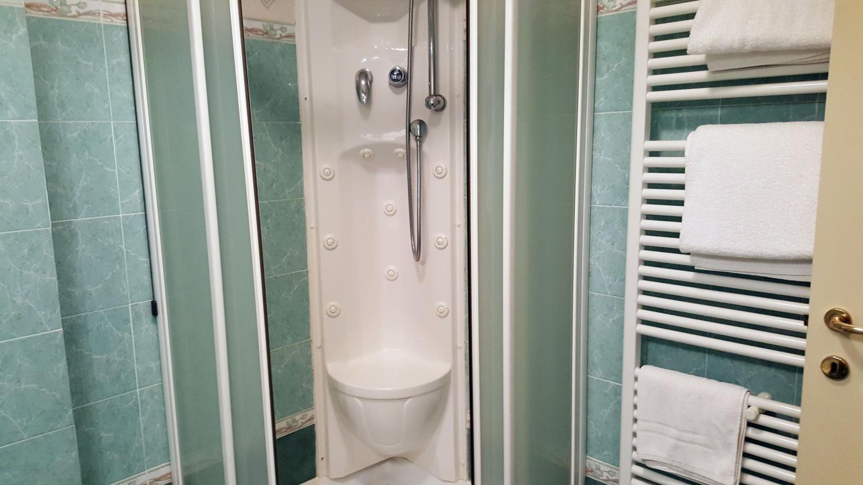 Double or Twin Room - Photo 3