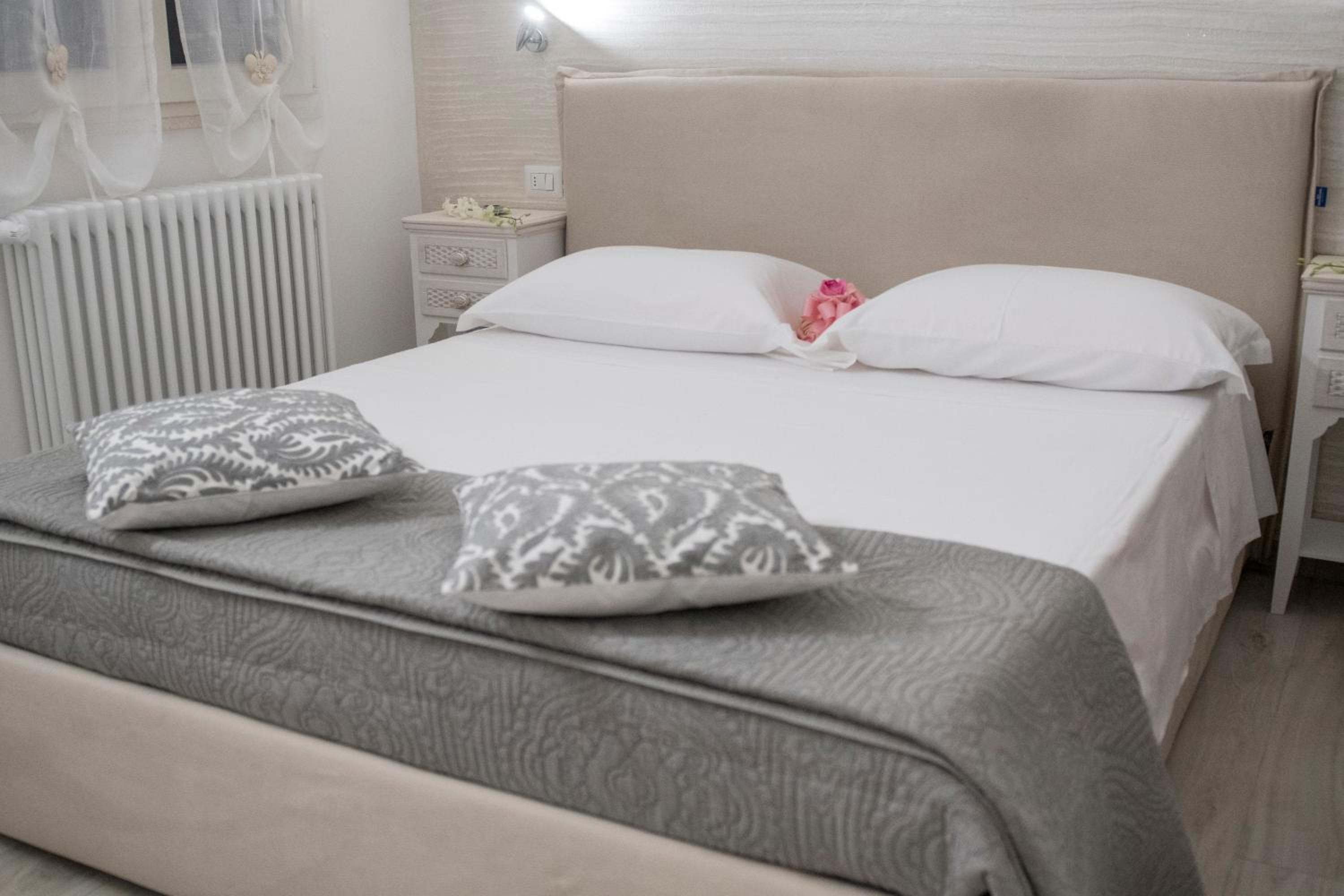Double Room with Garden View - Photo 9