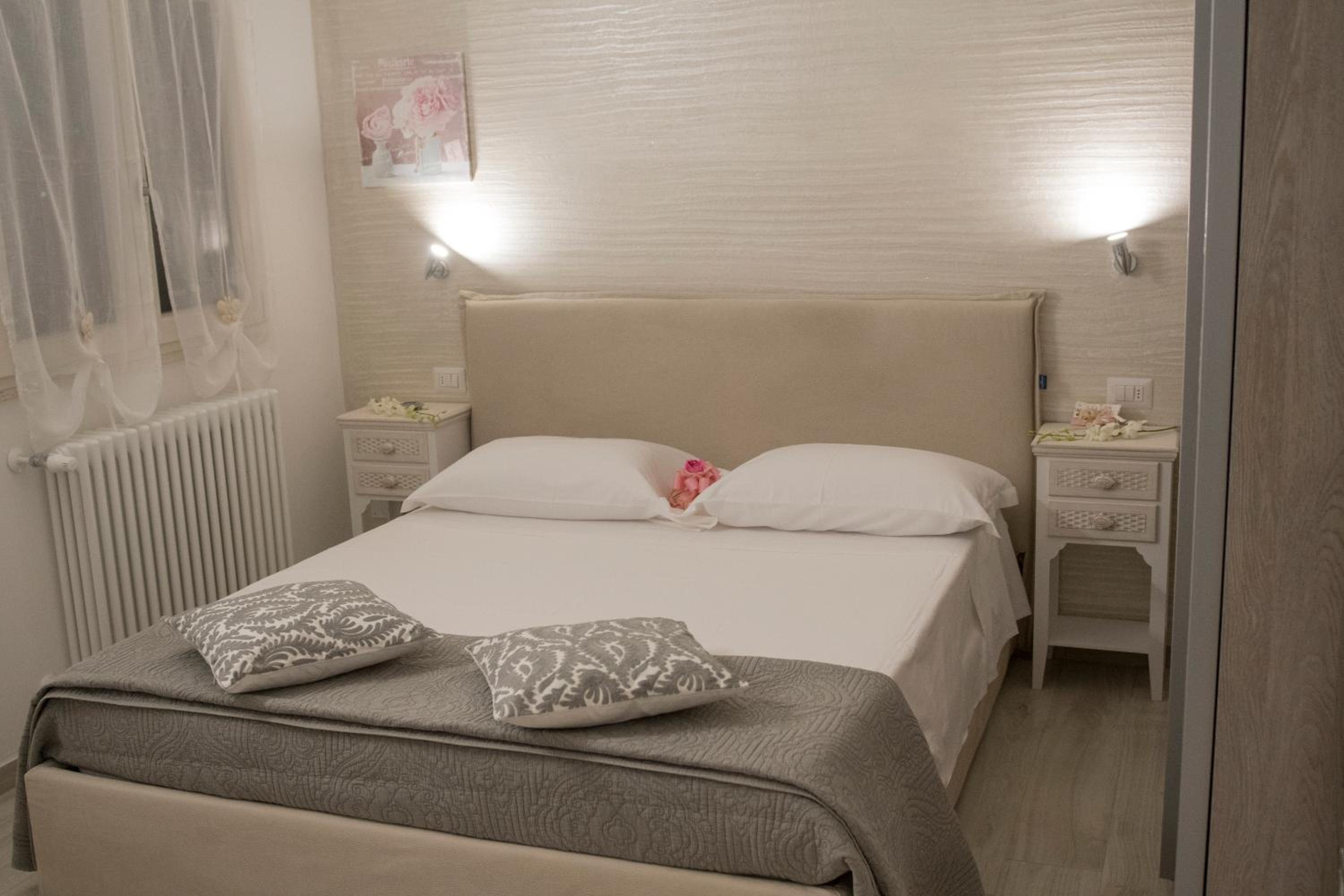 Double Room with Garden View - Photo 8