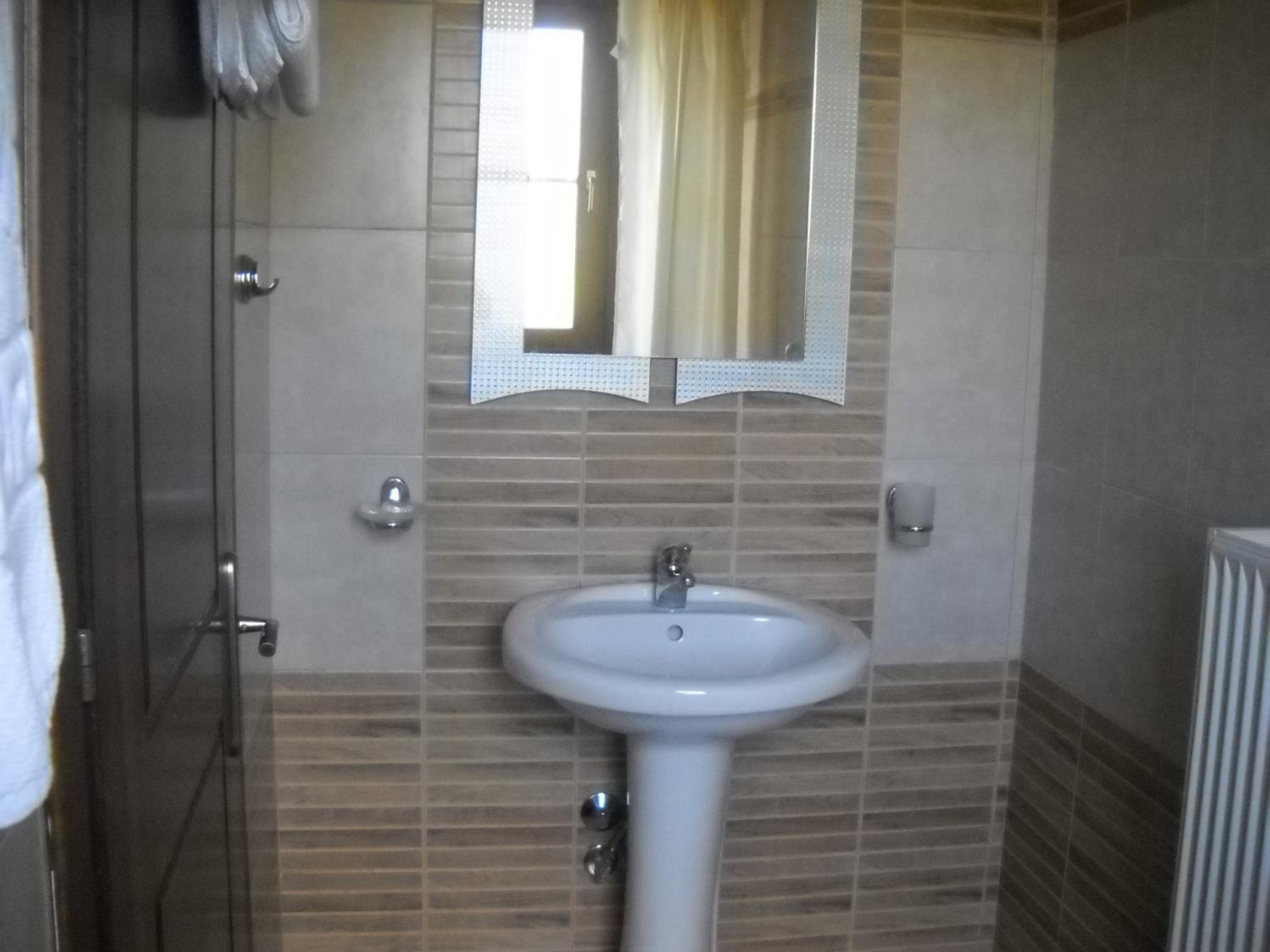 Double or Twin Room - Photo 2