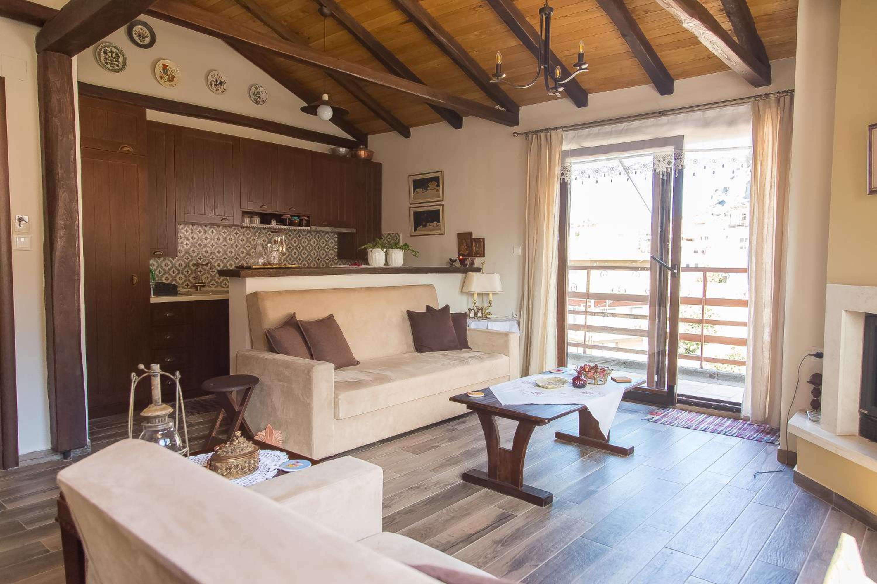 Apartment with Mountain View - Photo 4
