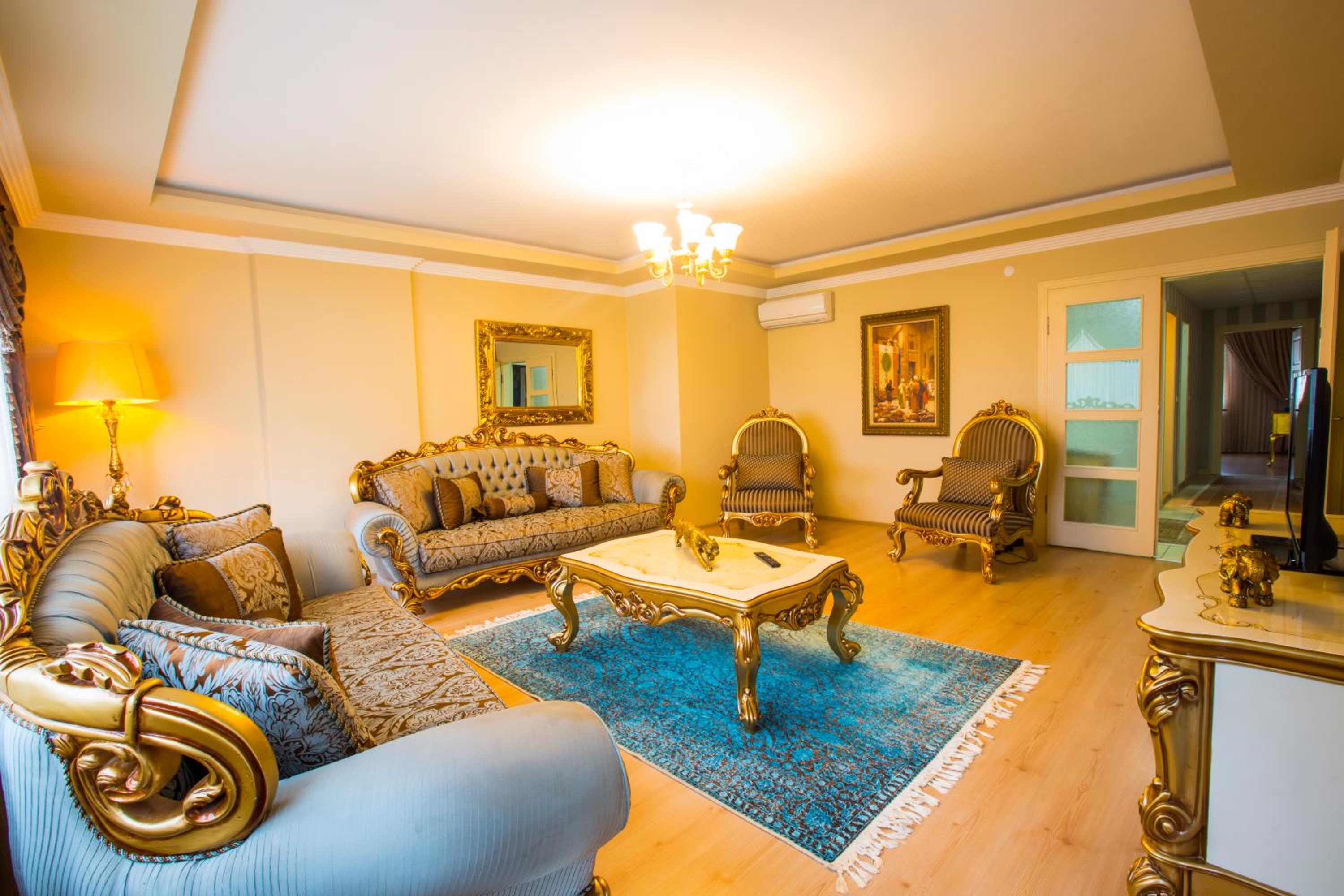 Three-Bedroom Apartment with Balcony photo 1