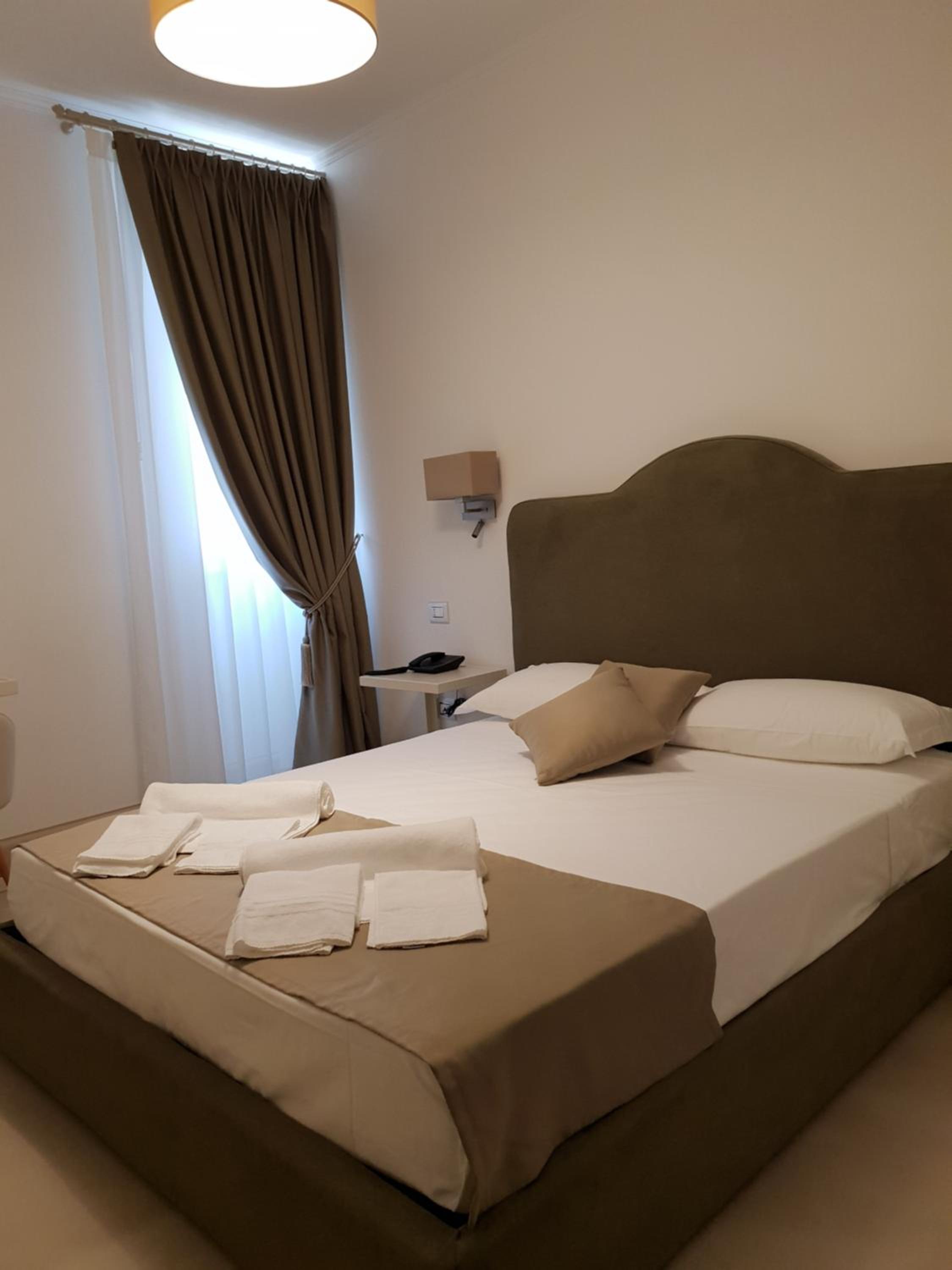 Deluxe Double Room photo 3