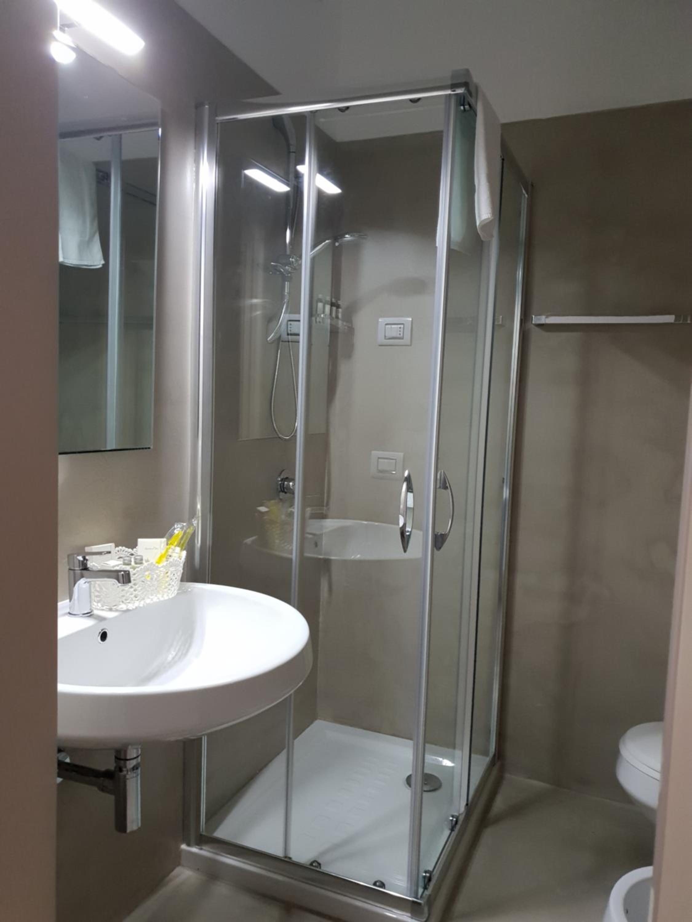Deluxe Double Room with Balcony photo 3