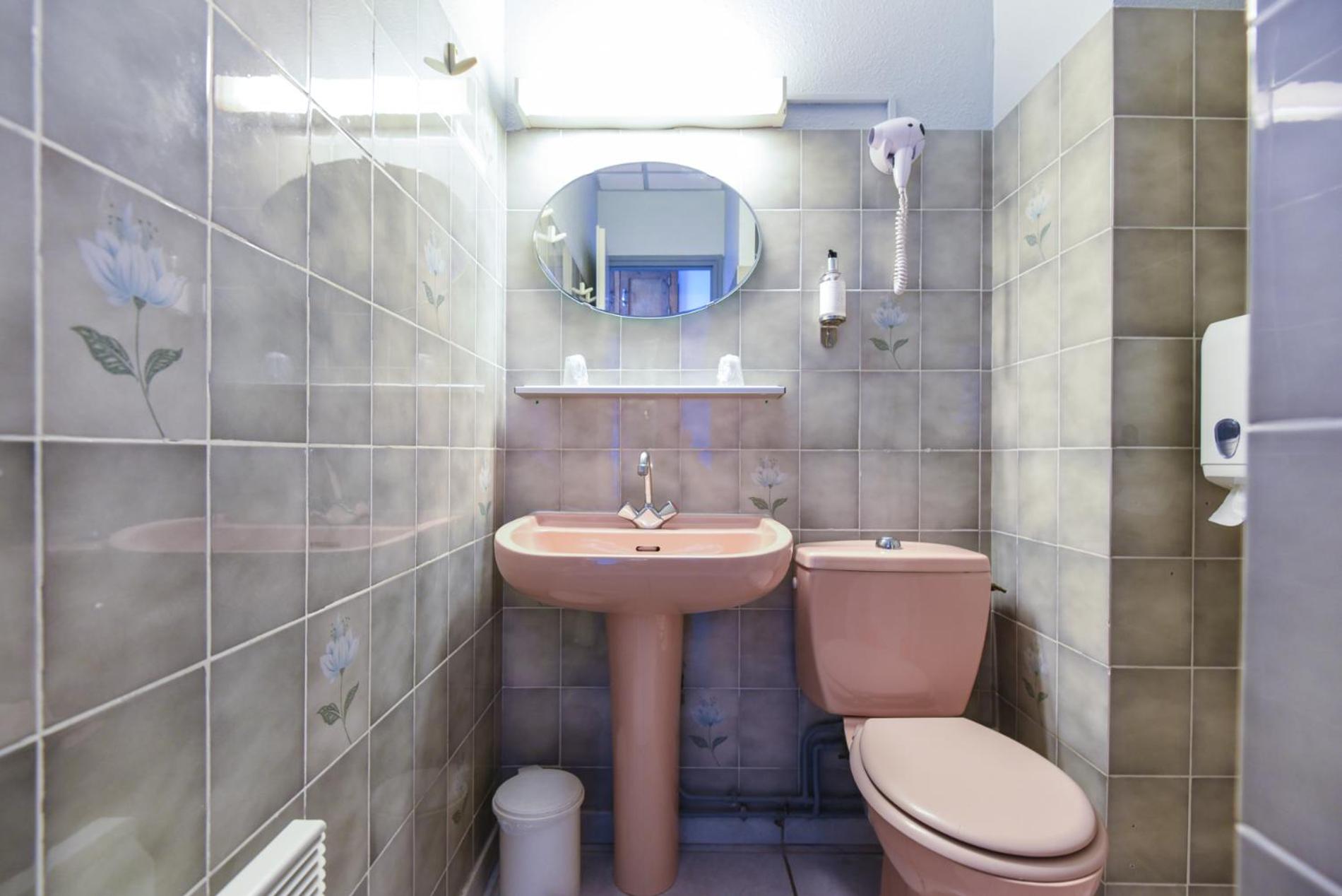Double Room North Side with Shower - Photo 3
