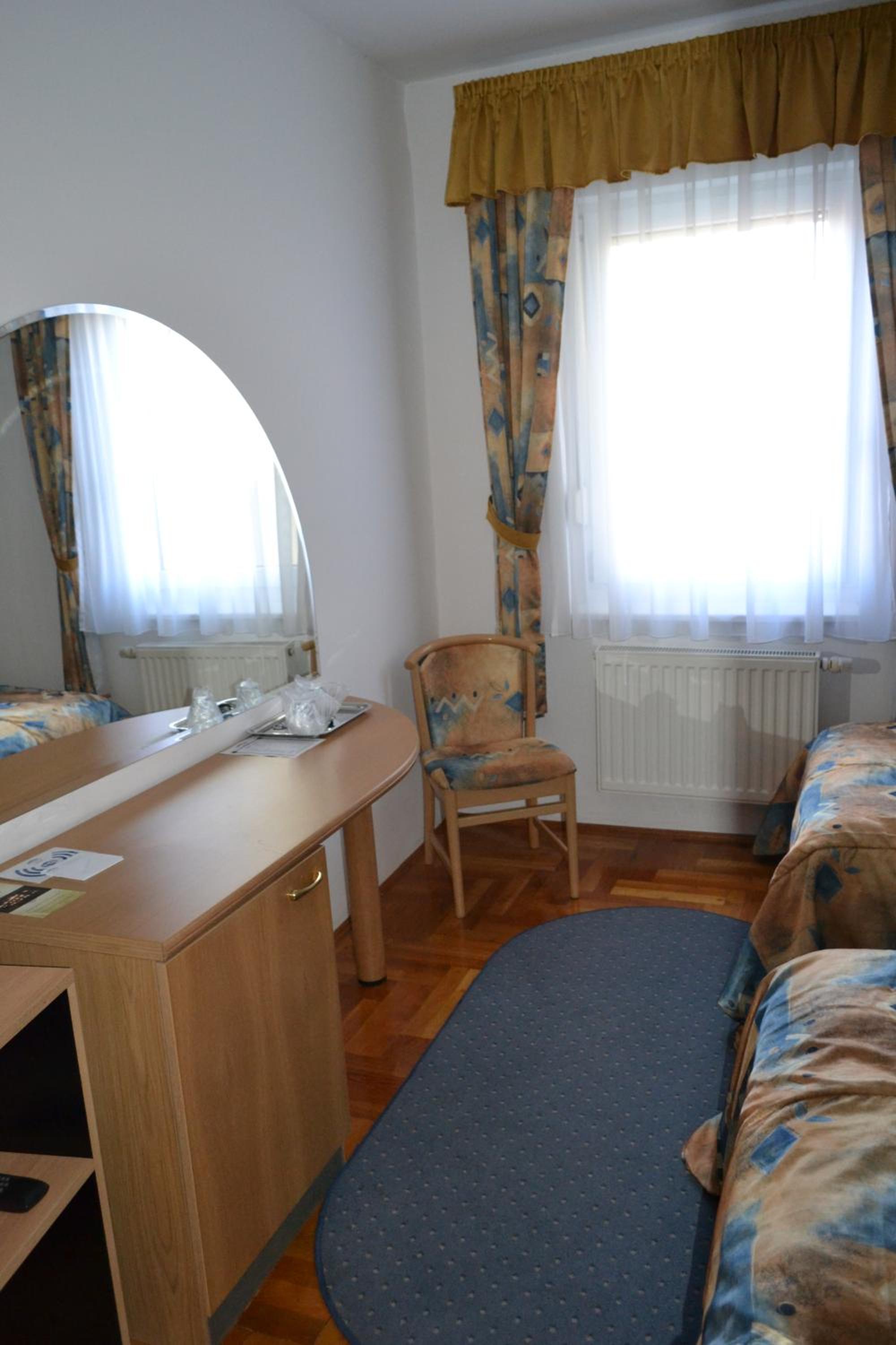 Standard Double Room photo 3