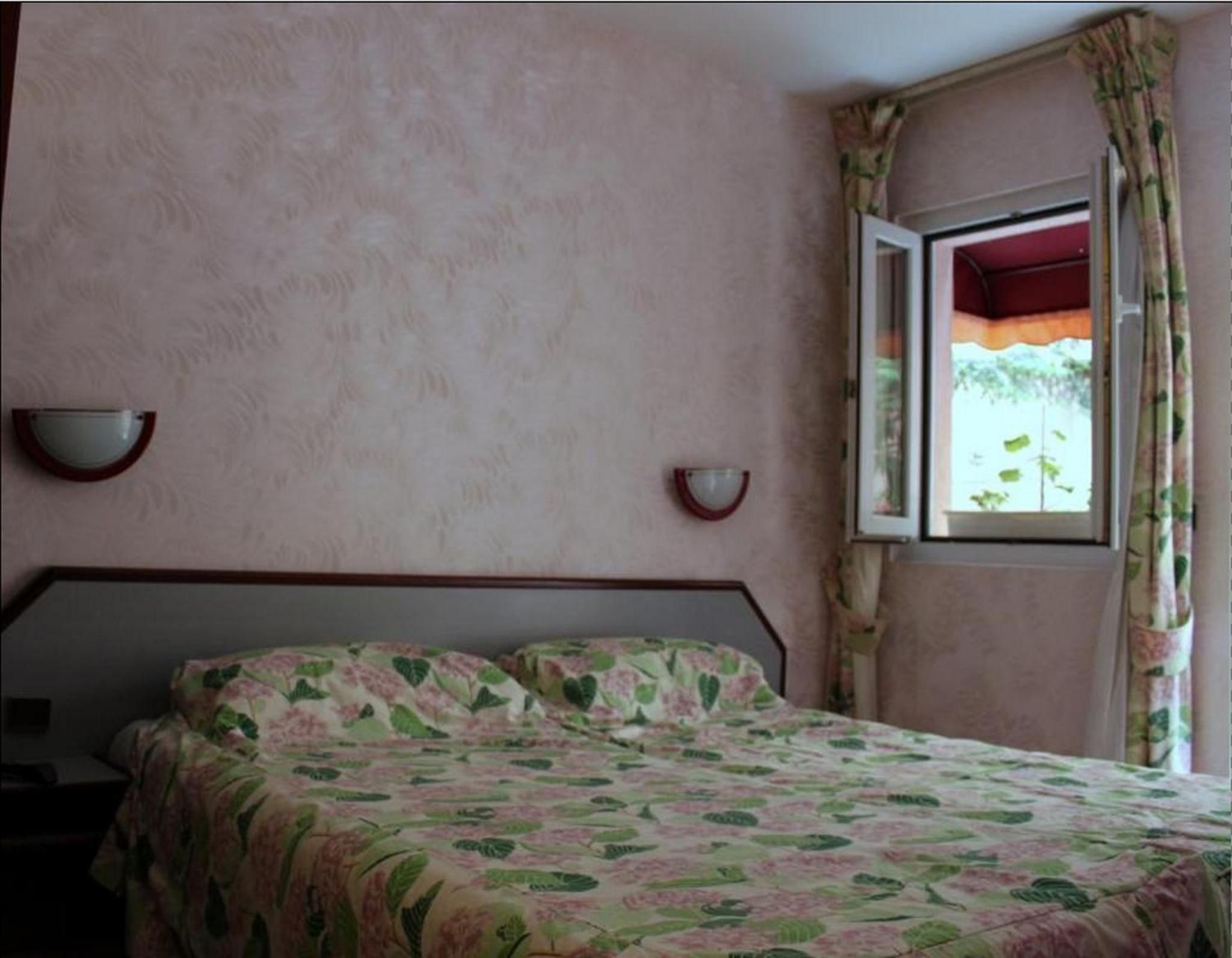Standard Twin Room photo 2