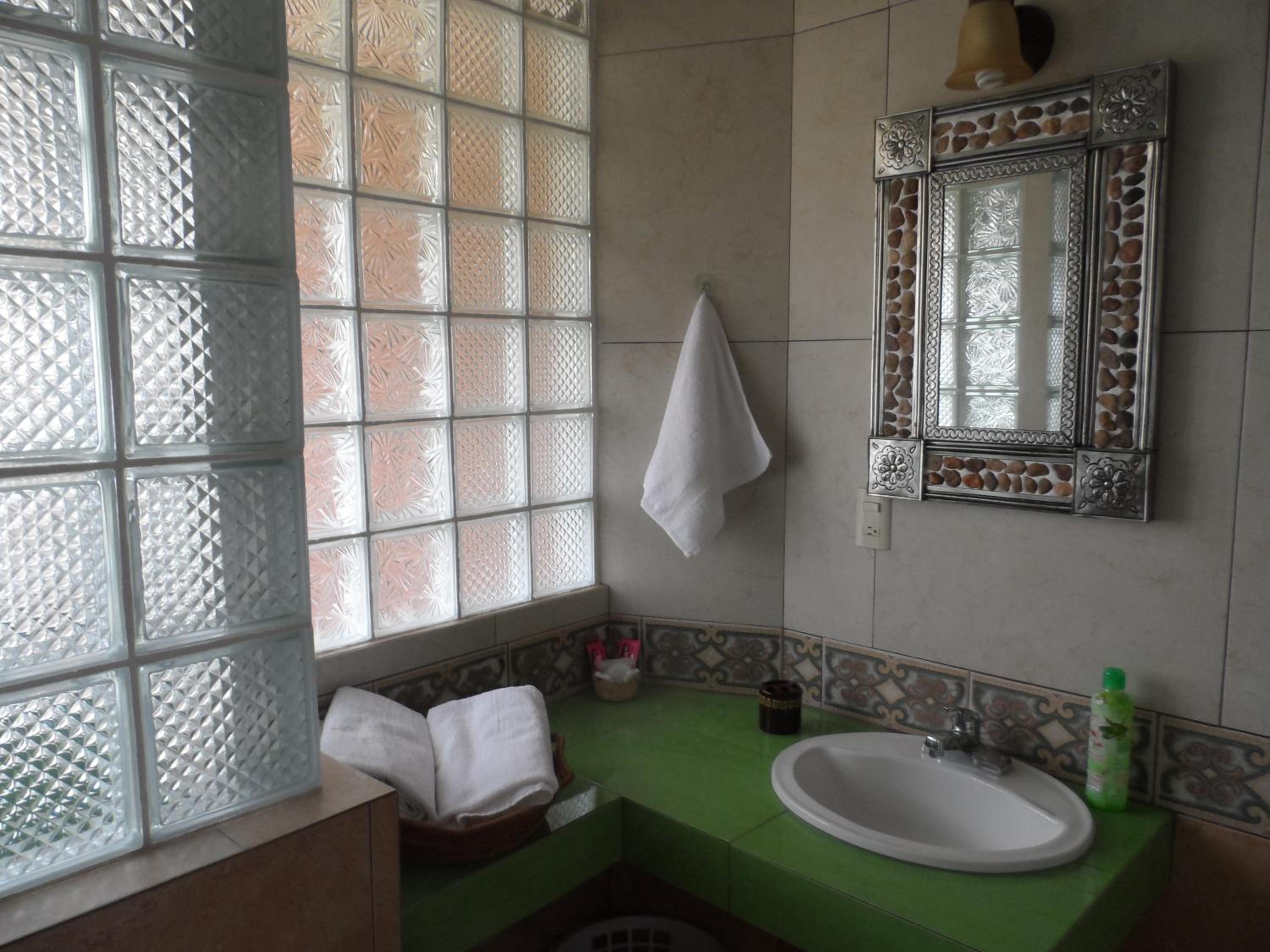 Double Room with Balcony - Photo 3