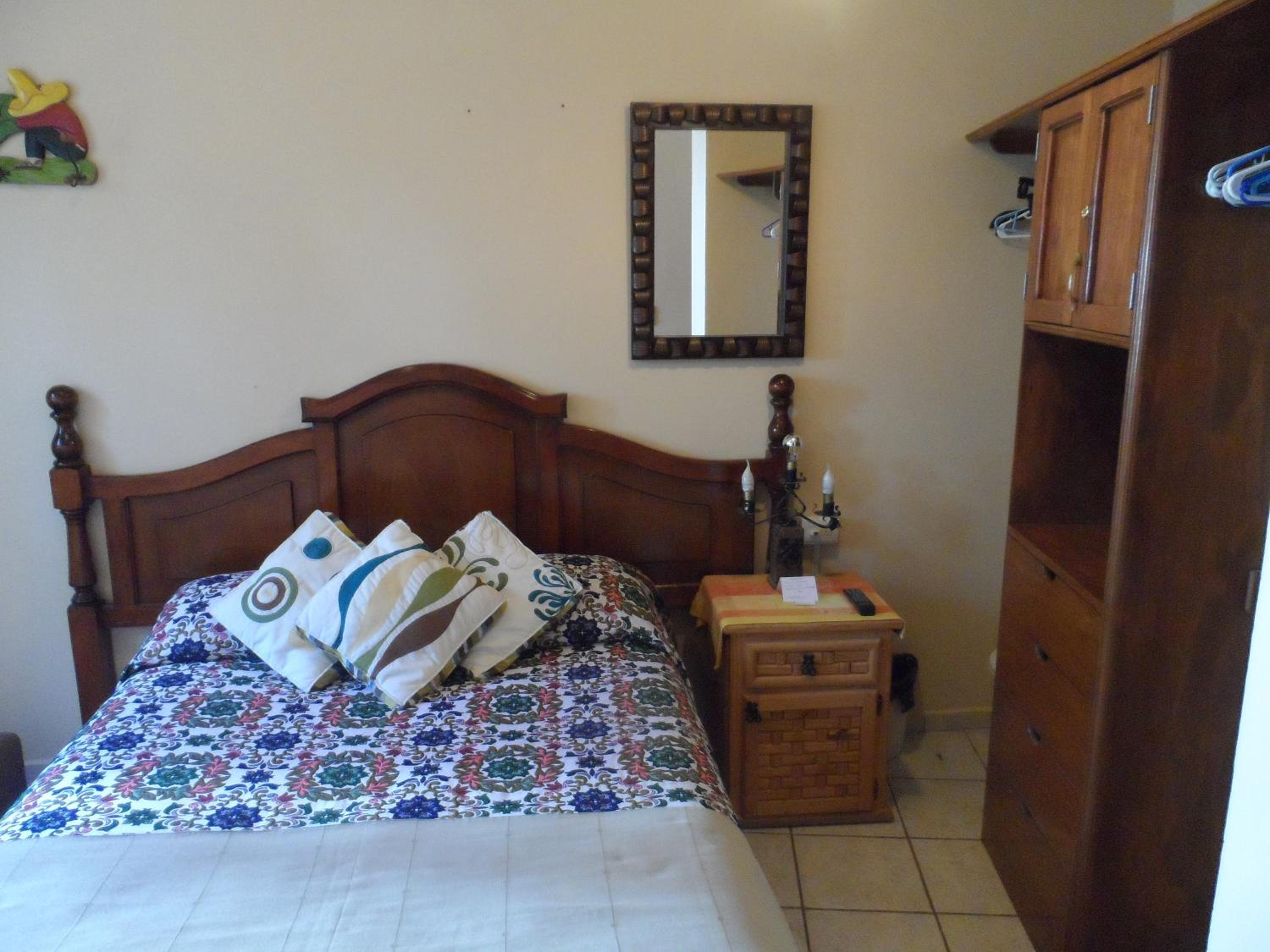 Standard King Room - Photo 5
