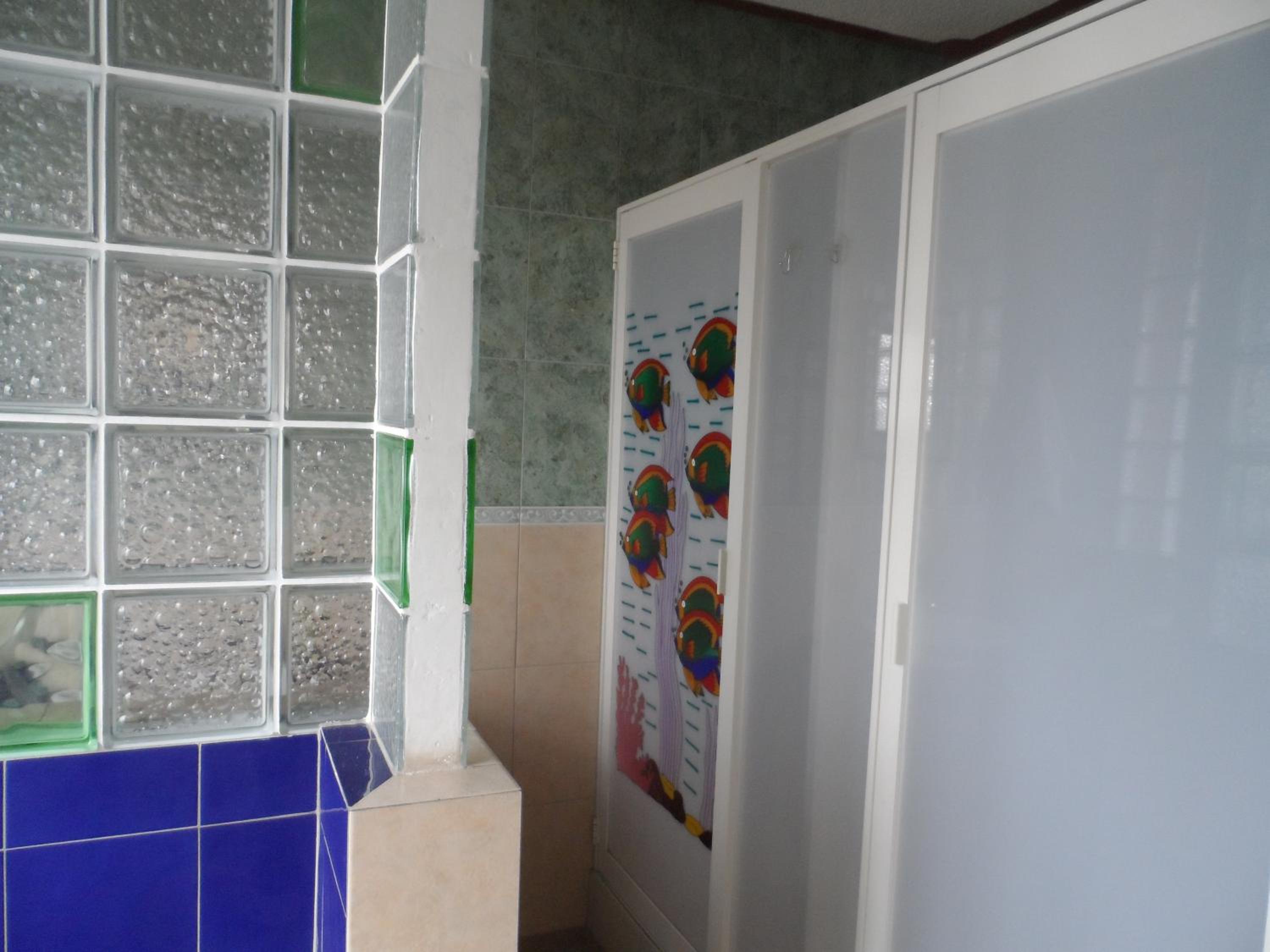 Quadruple Room with Balcony - Photo 3