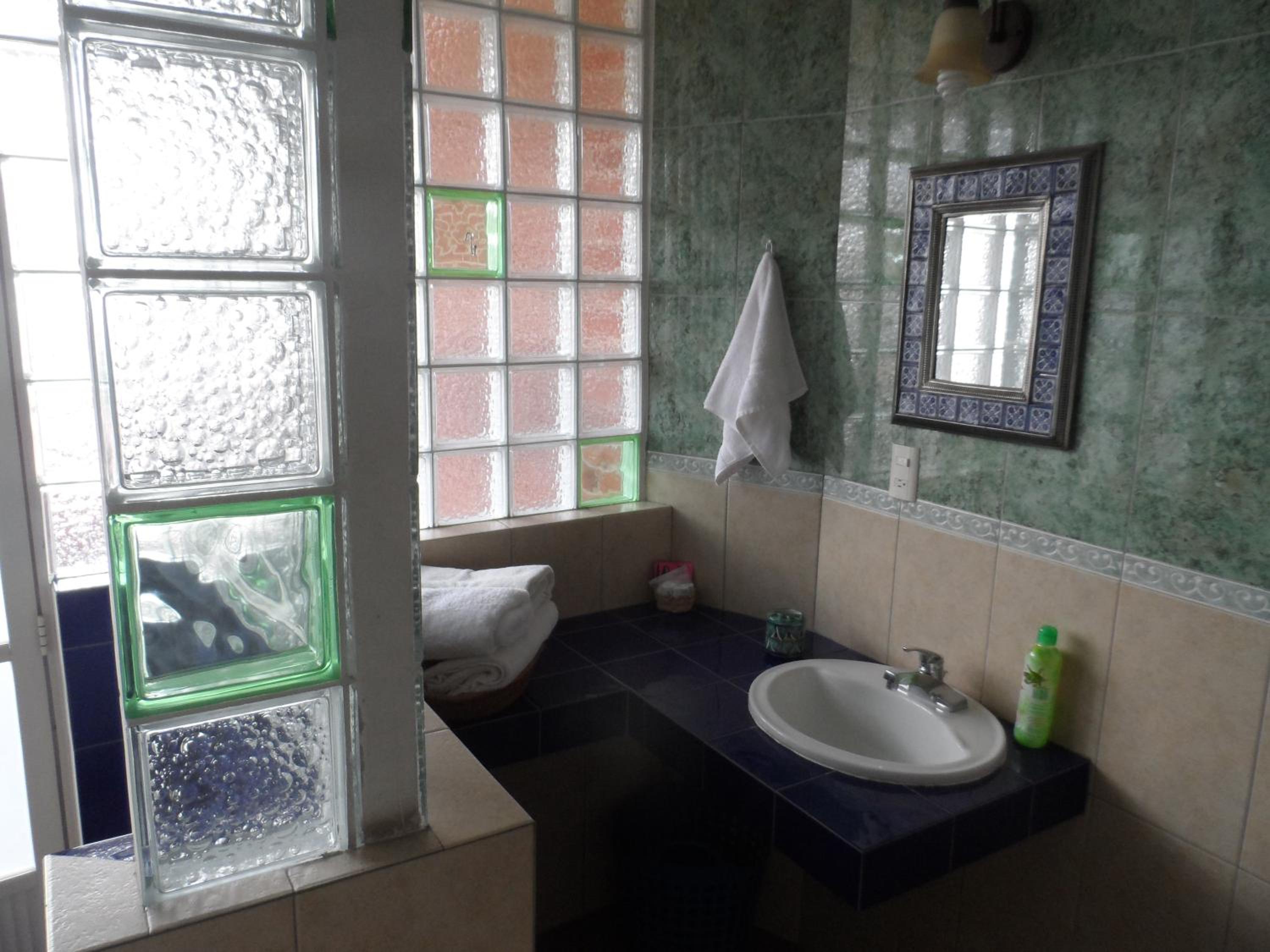 Quadruple Room with Balcony - Photo 4