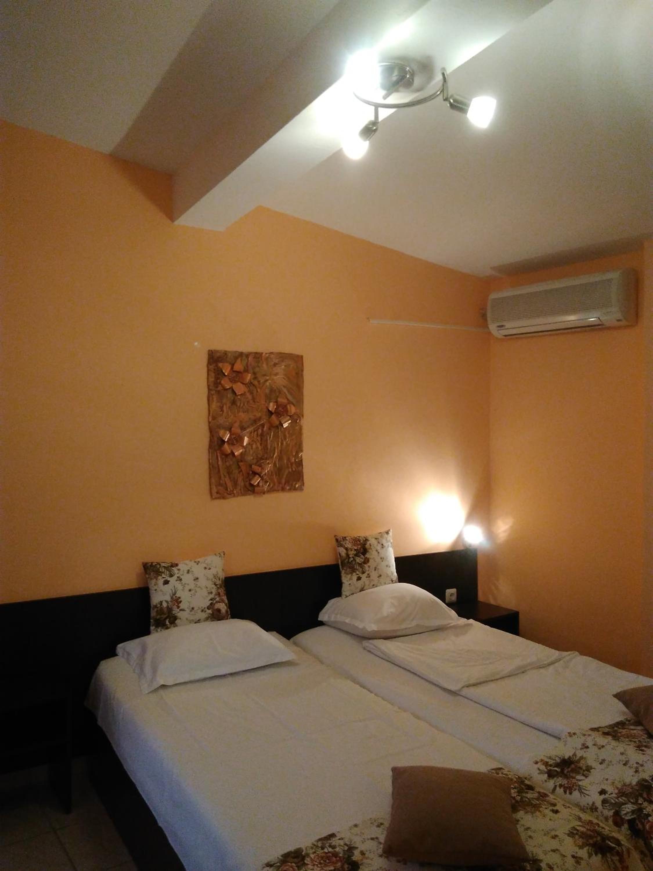 Double Room - Photo 7