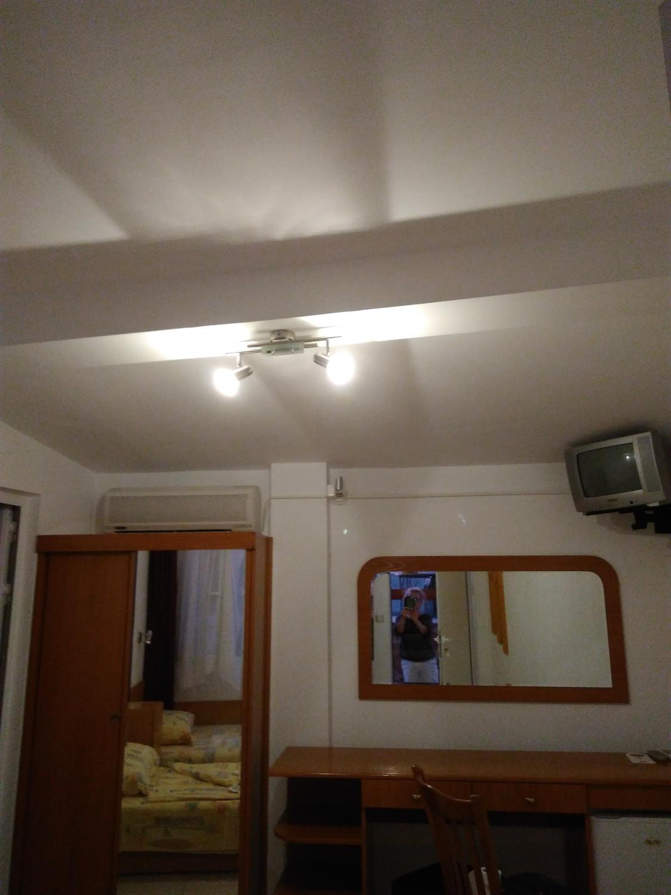 Double Room - Photo 8