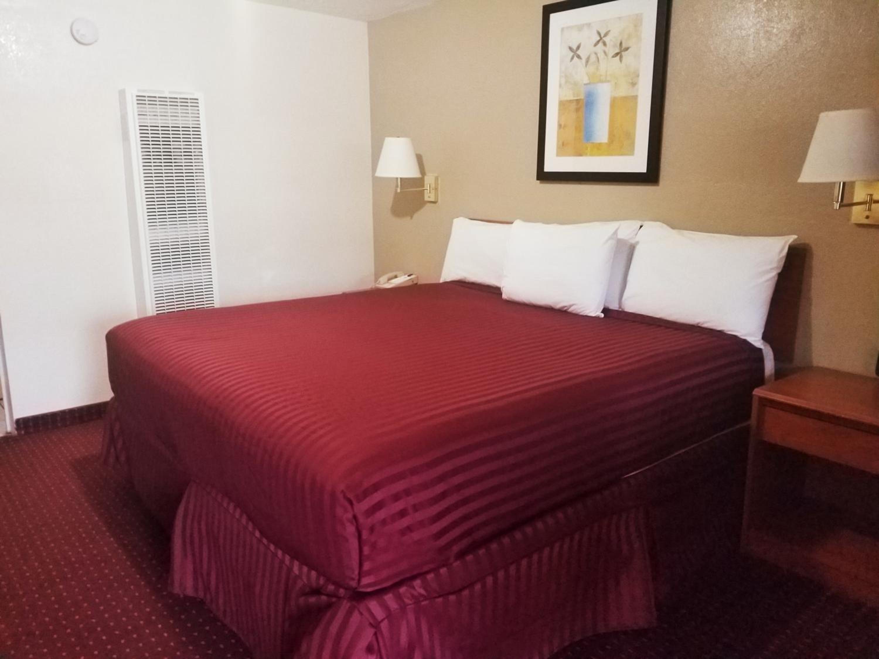 King Room - Non-Smoking - Photo 2