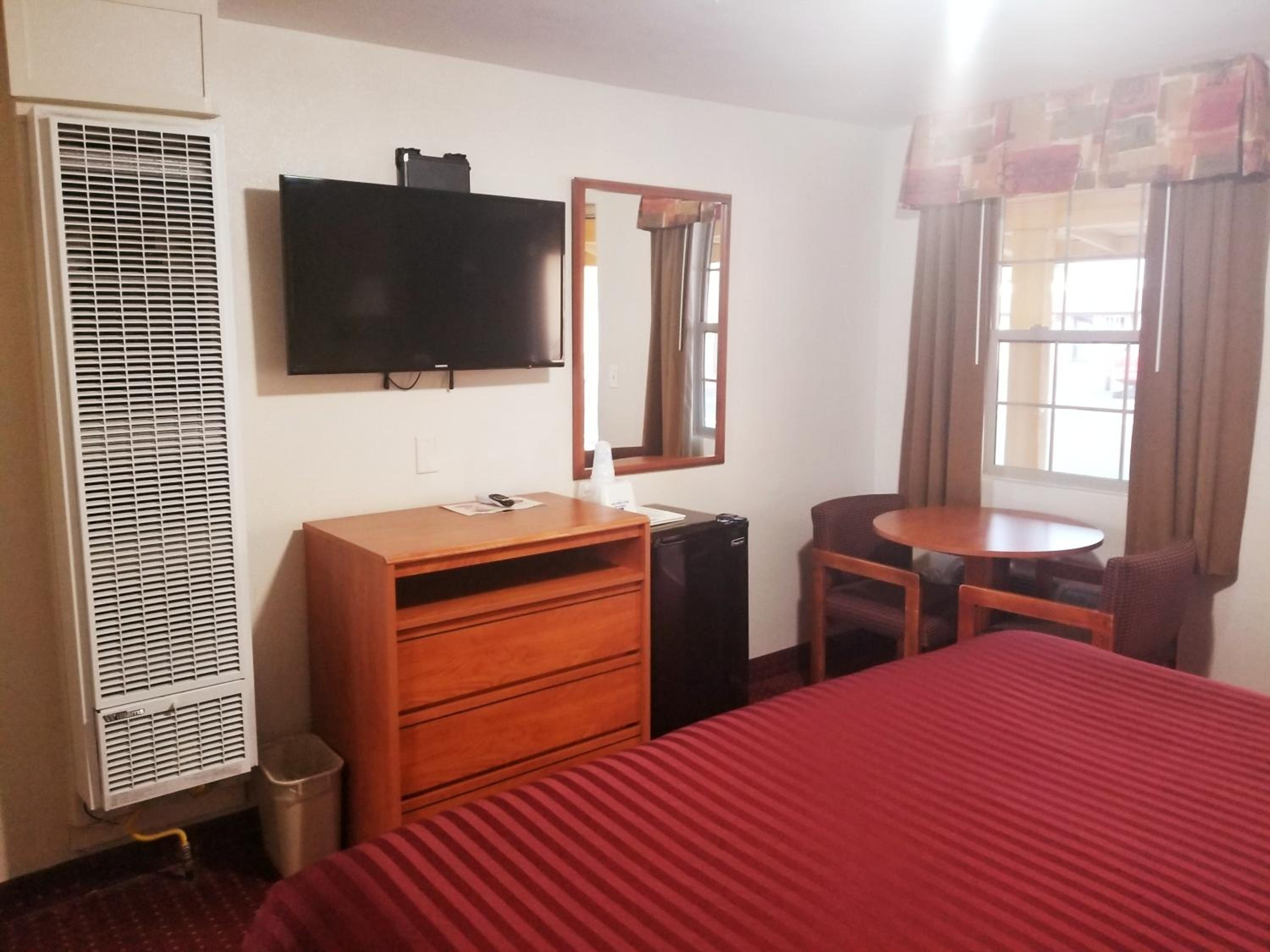 King Room - Non-Smoking - Photo 4