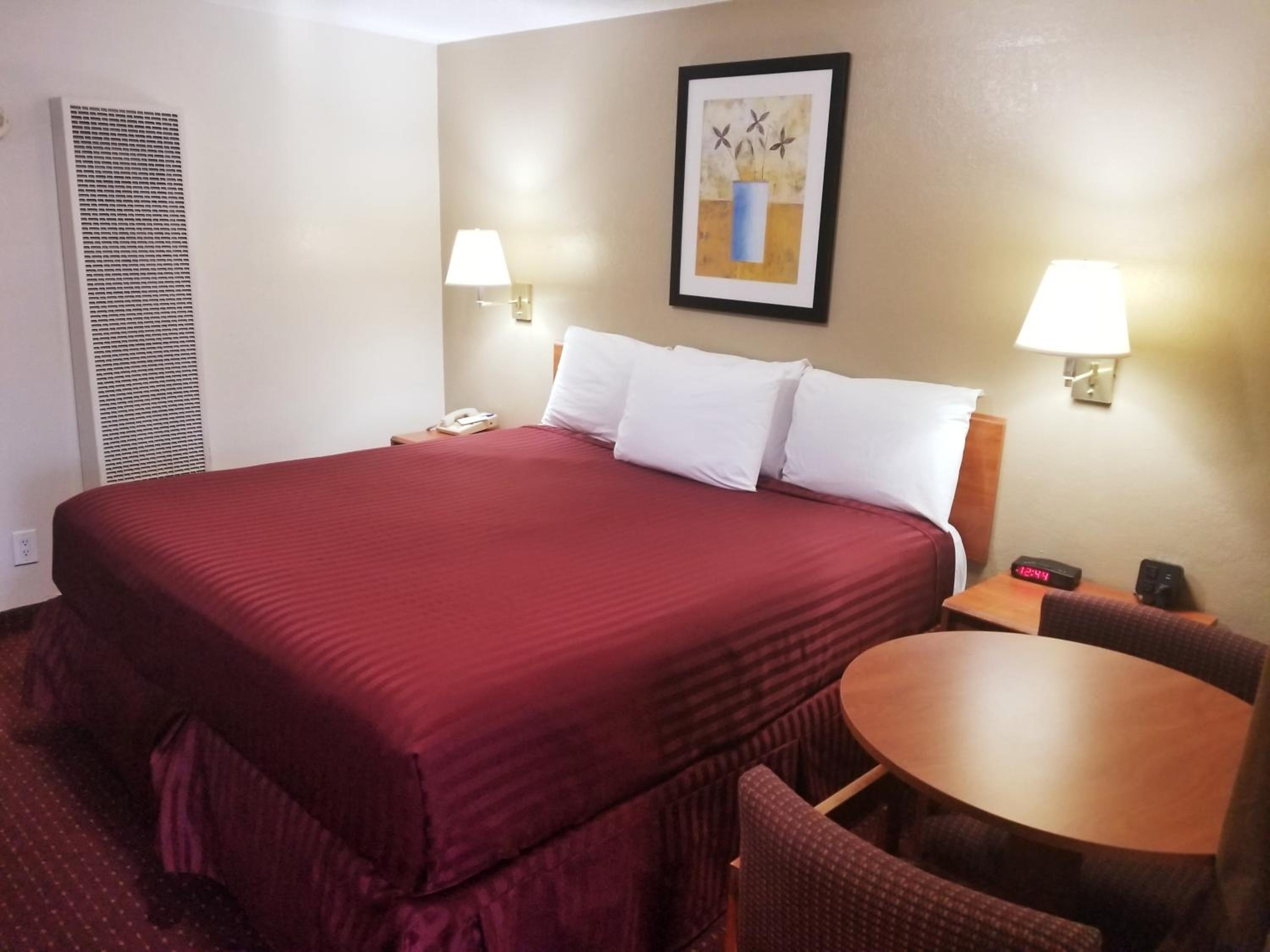 King Room - Non-Smoking - Photo 1