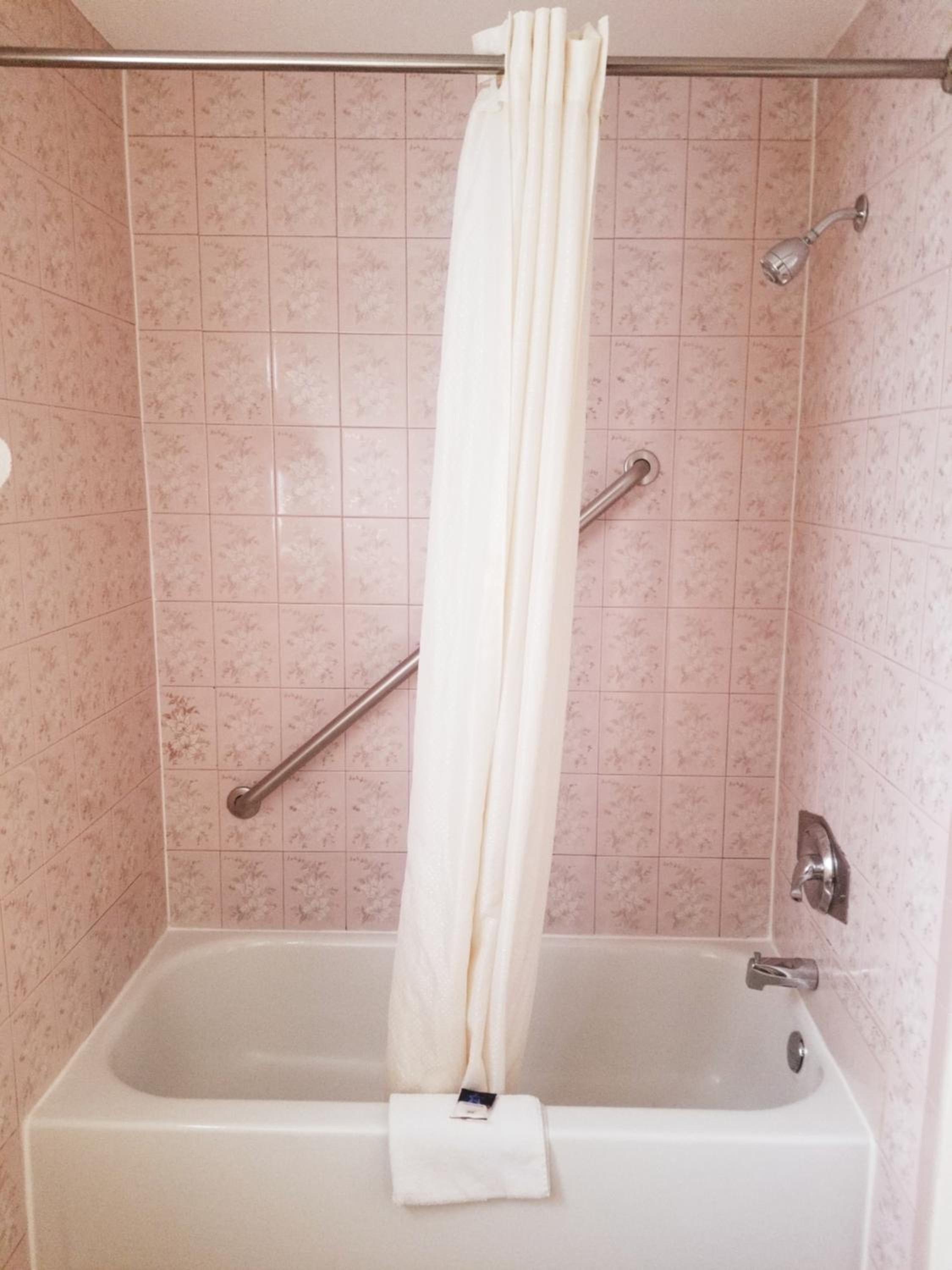 Queen Room - Non-Smoking - Photo 2