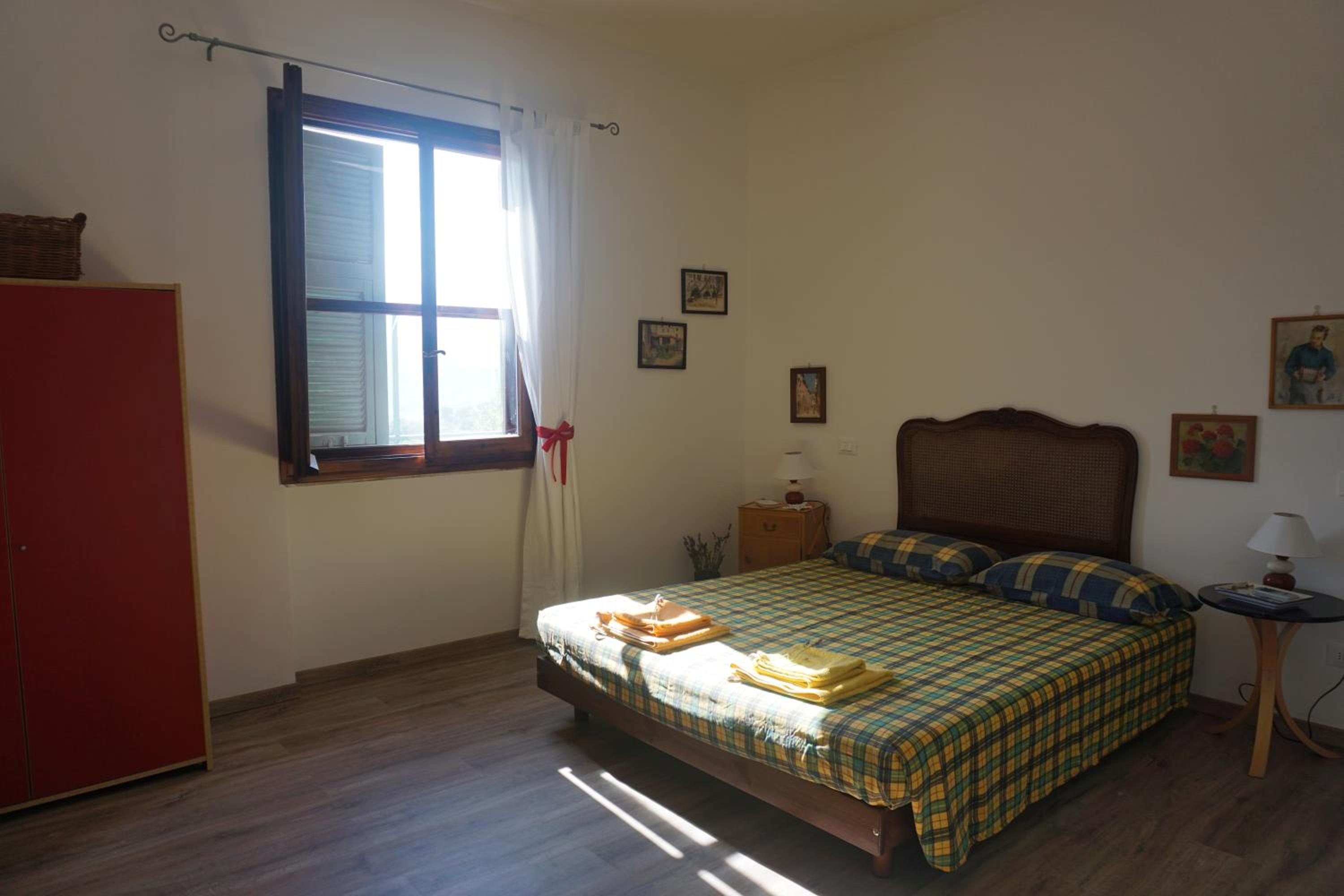 Large Double Room - Photo 3
