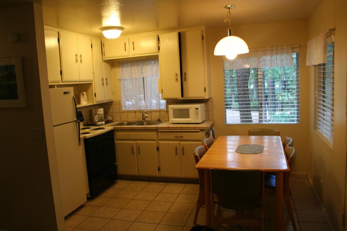 Three-Bedroom House photo 3