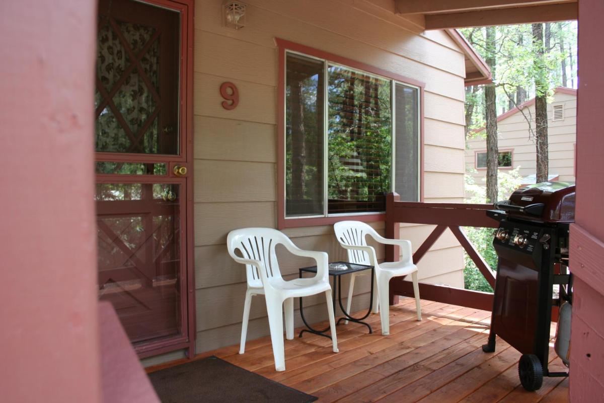 One-Bedroom Cabin photo 3