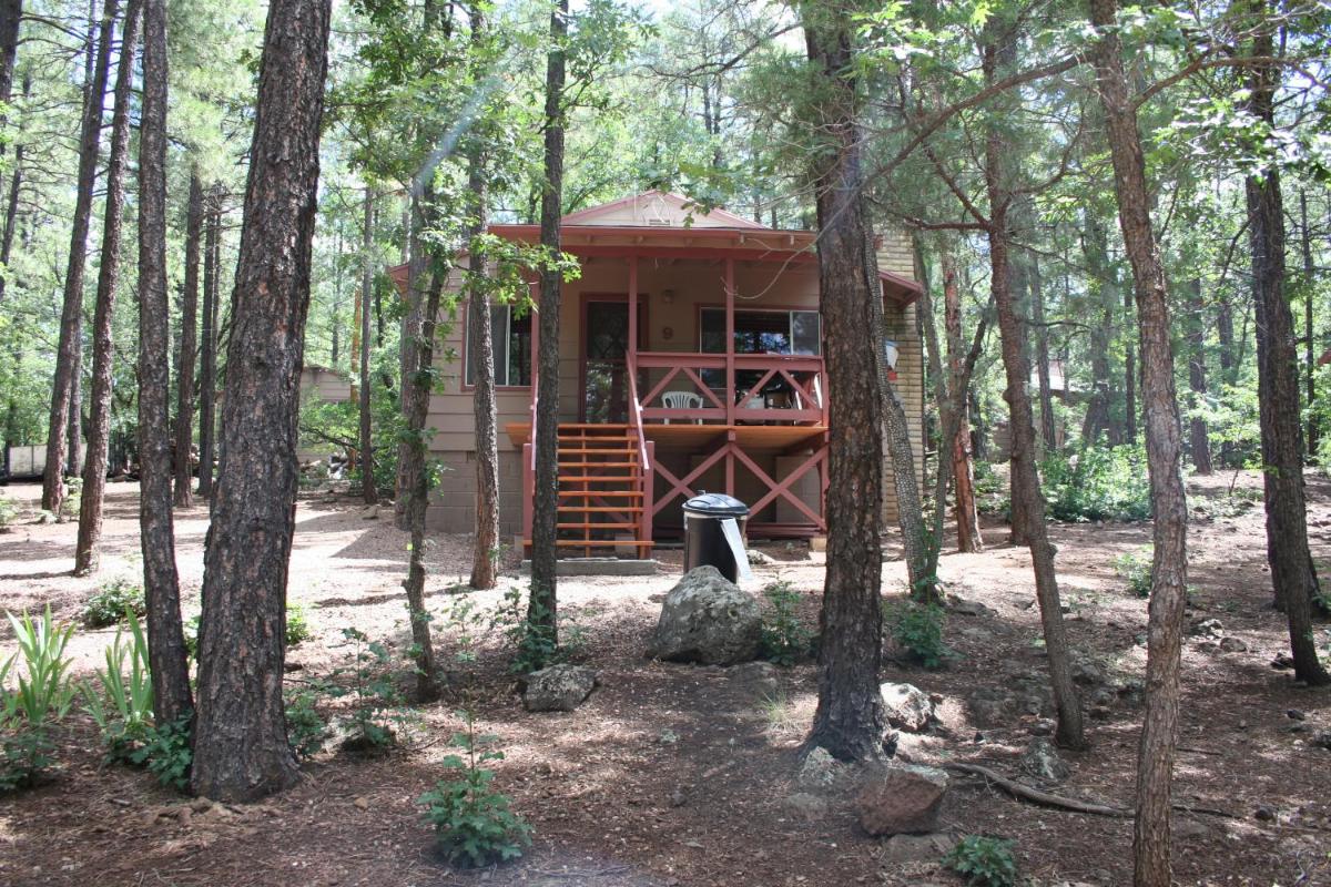One-Bedroom Cabin photo 2
