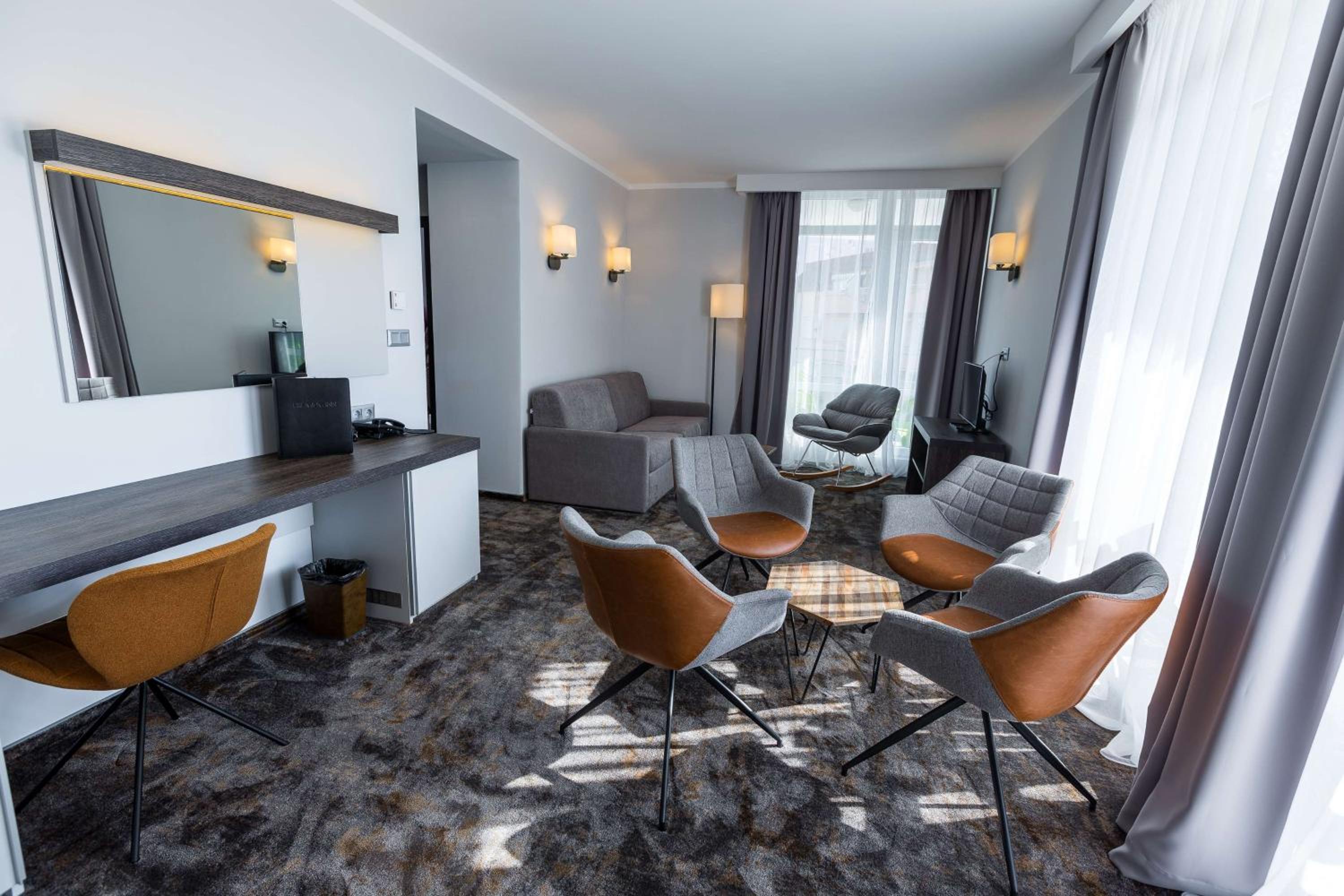 Family Suite - Two King Bedroom with Lounge Room & Pool View photo 2