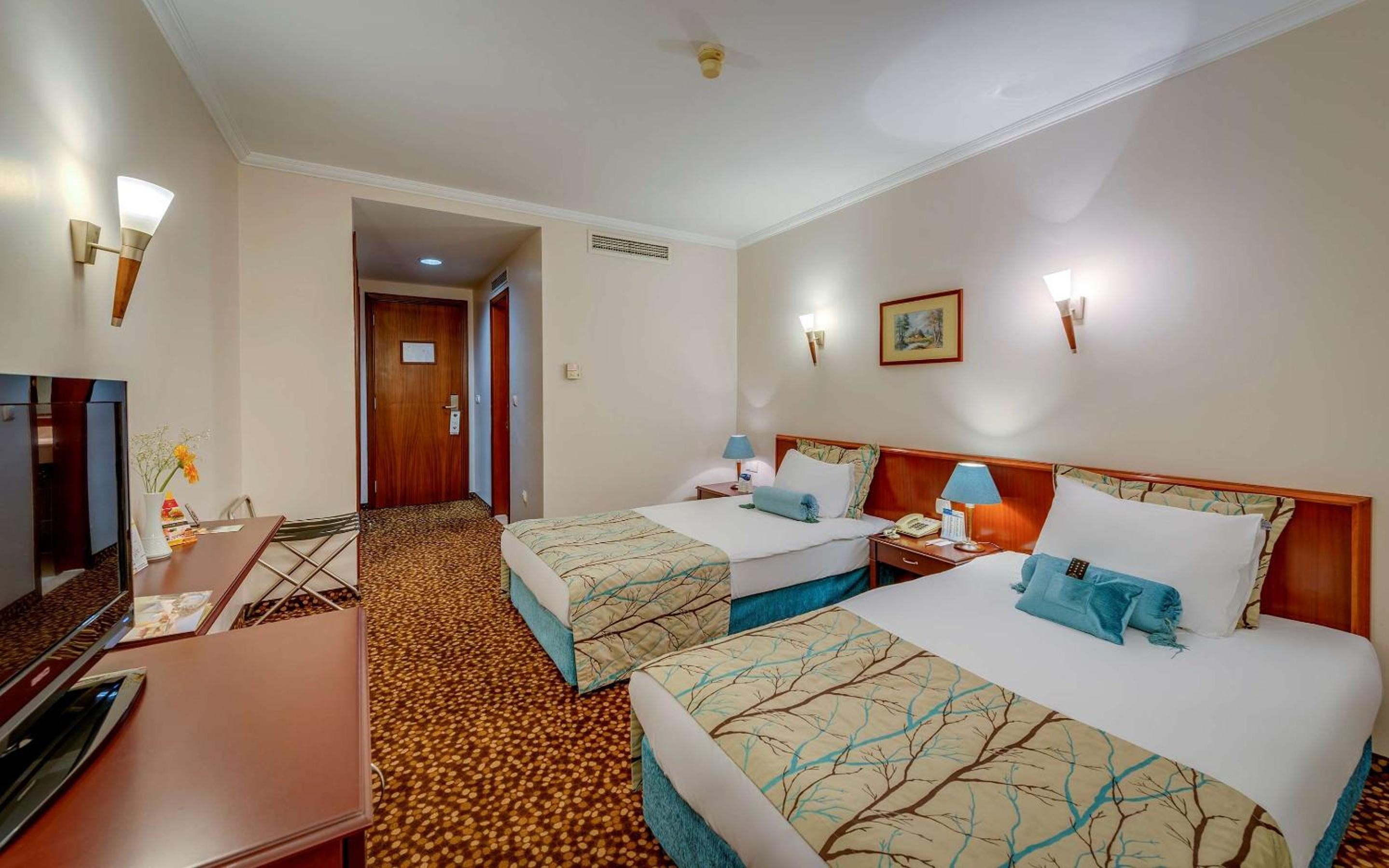 Standard Double or Twin Room - Photo 4