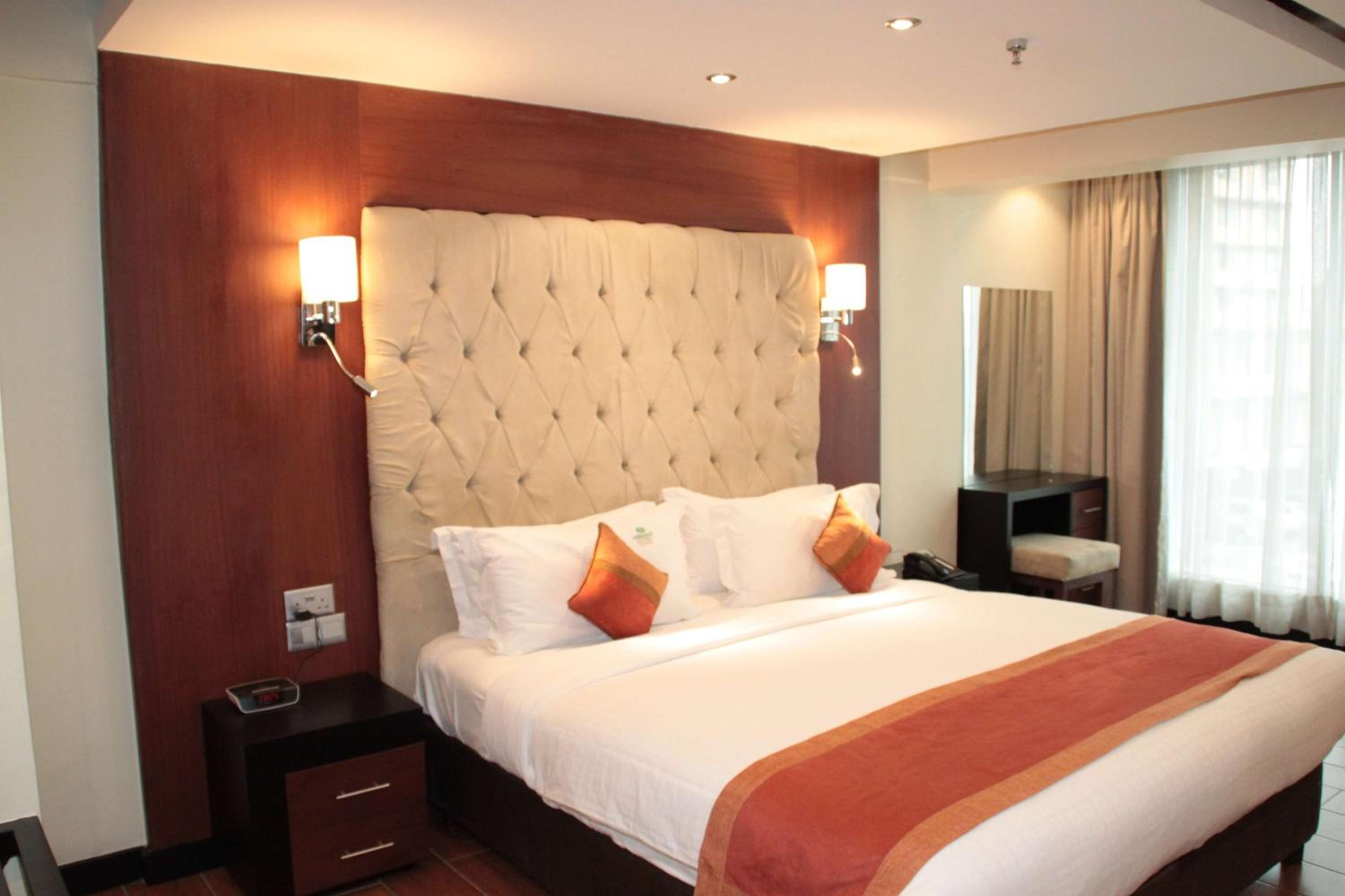 King Room with Bathtub - Disability Access/Non-Smoking