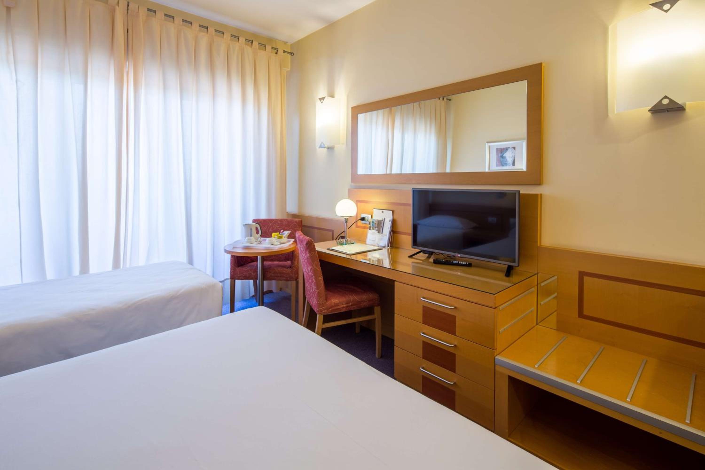 Classic Triple Room - Photo 7