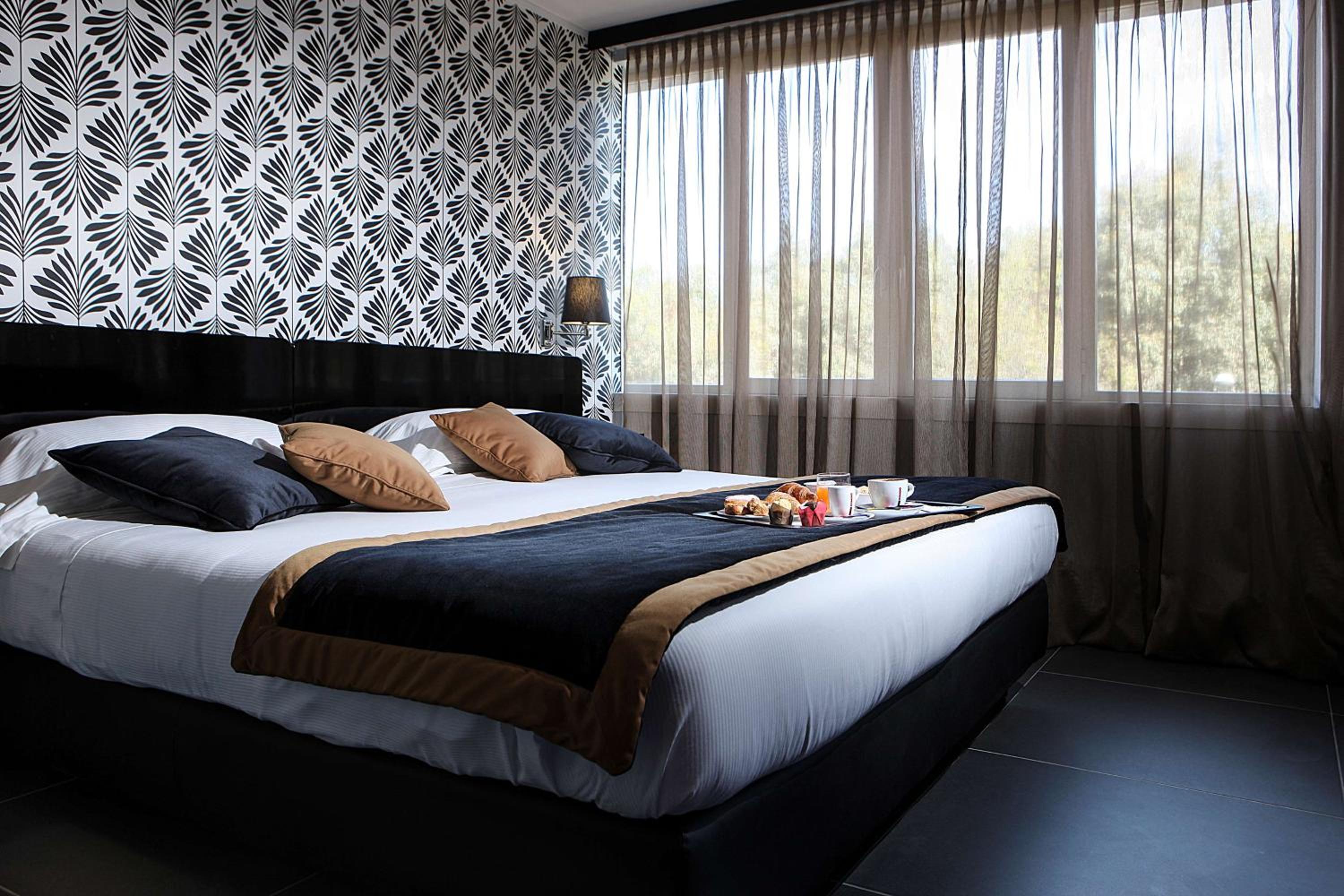 Comfort Queen Room photo 1