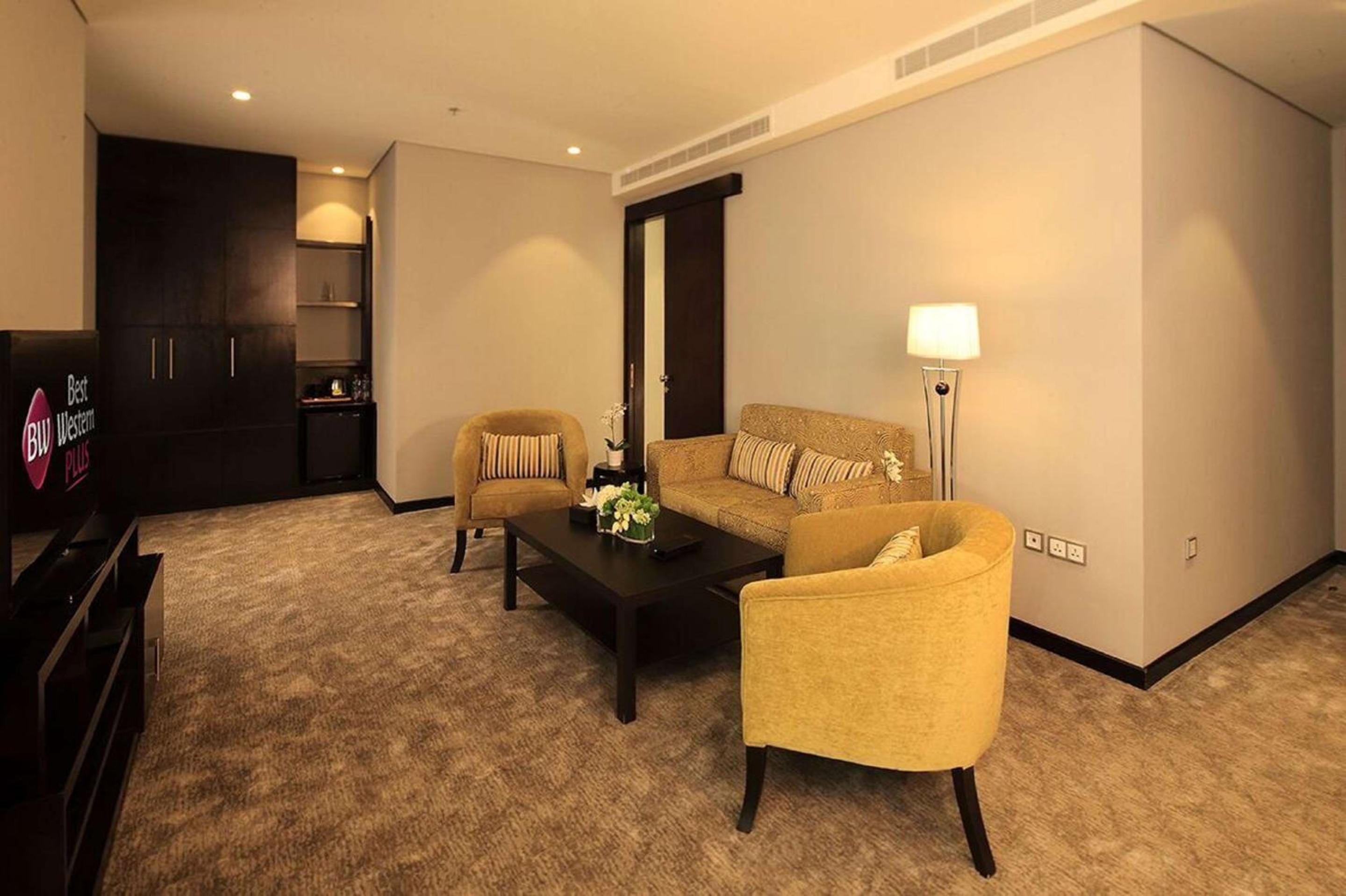 Executive Queen Suite - Non-Smoking photo 3