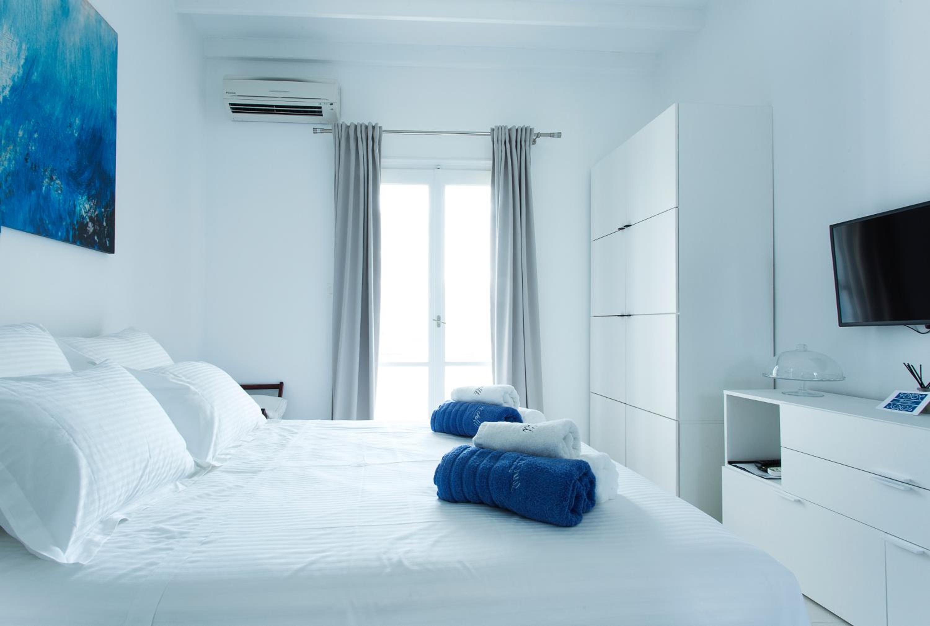 Studio Apartment photo 1