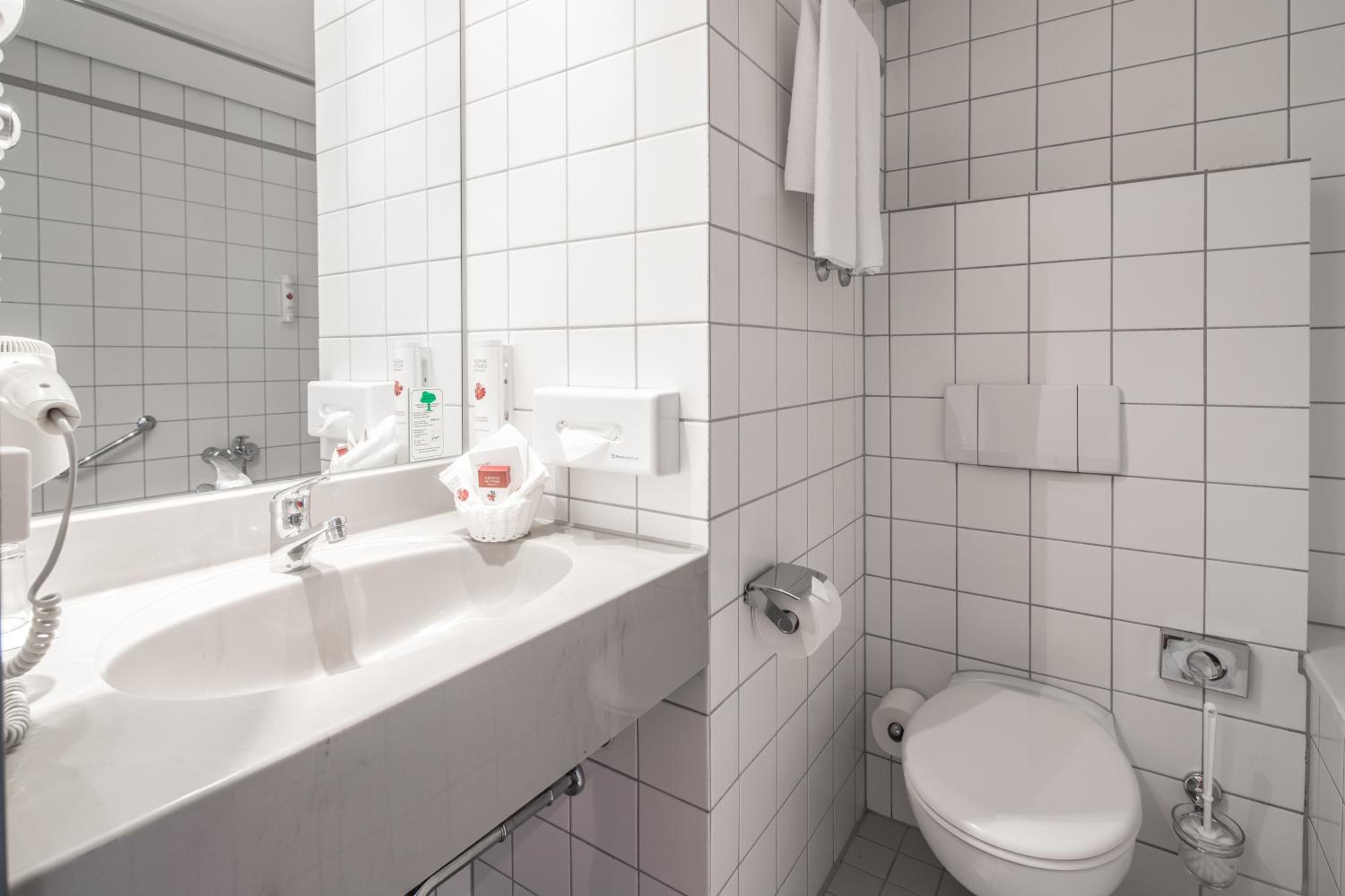 Standard Twin Room - Photo 4