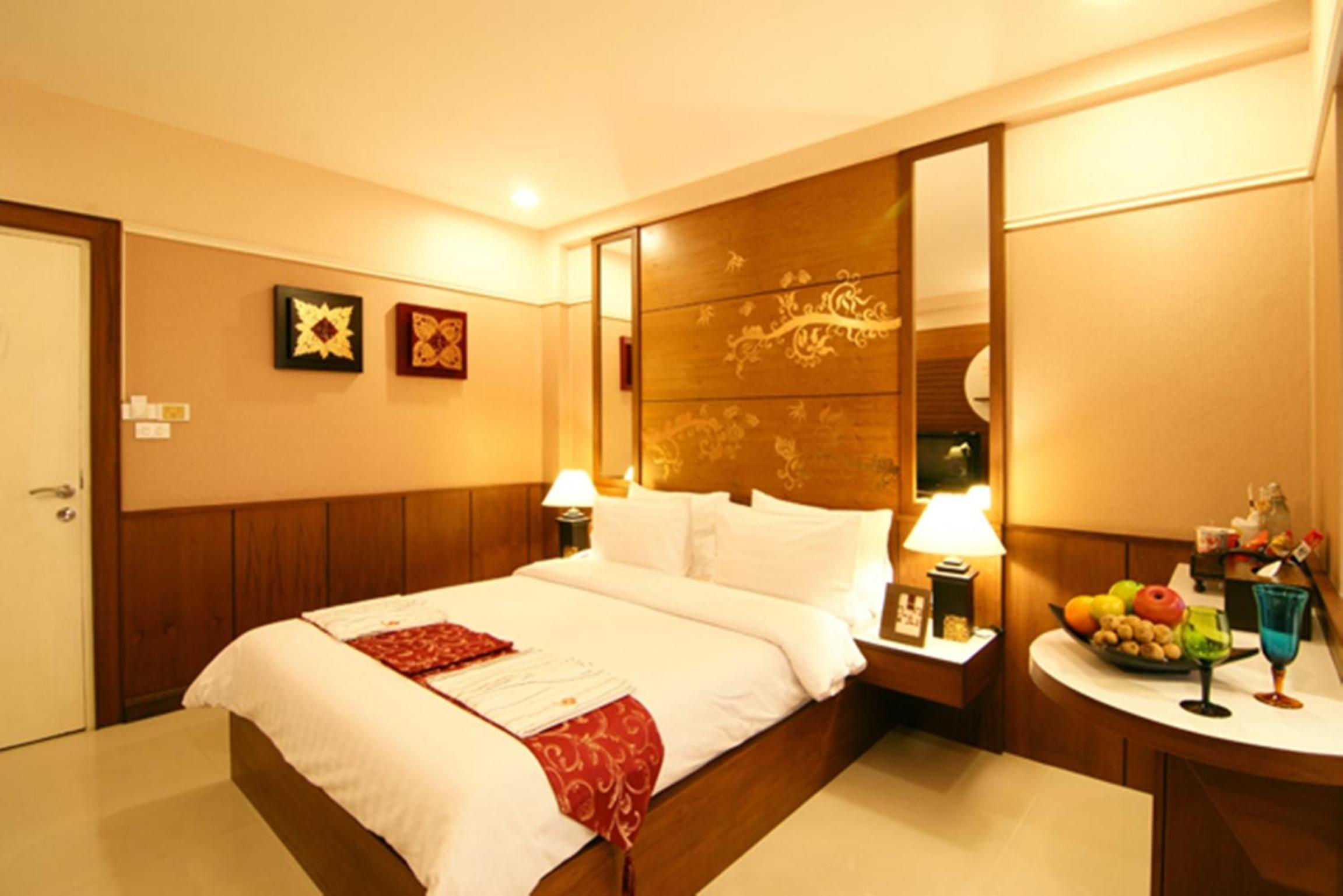 Superior Queen Room-Room only-No Airport Transfer - Photo 16