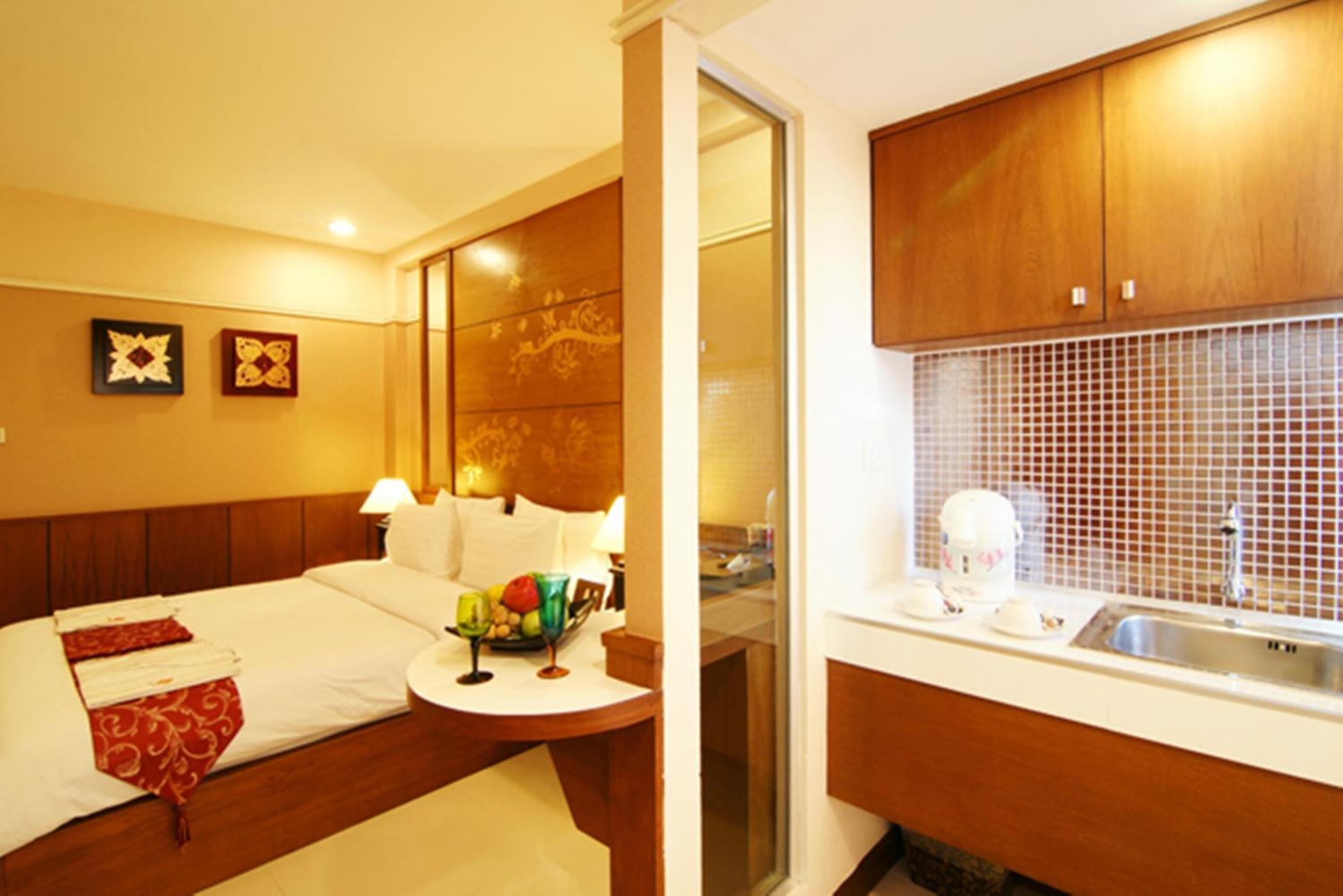 Superior Queen Room-Room only-No Airport Transfer - Photo 3