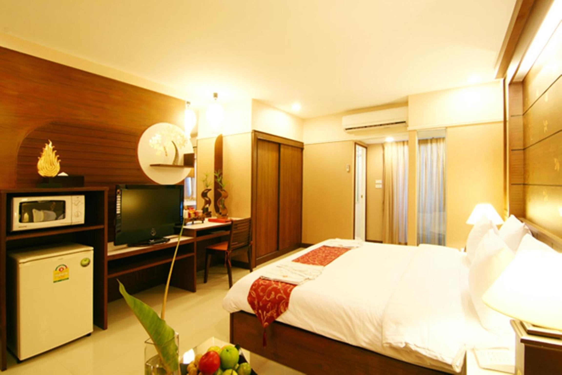 Deluxe Double Room with Free Round-Trip Airport Transfer - Photo 12