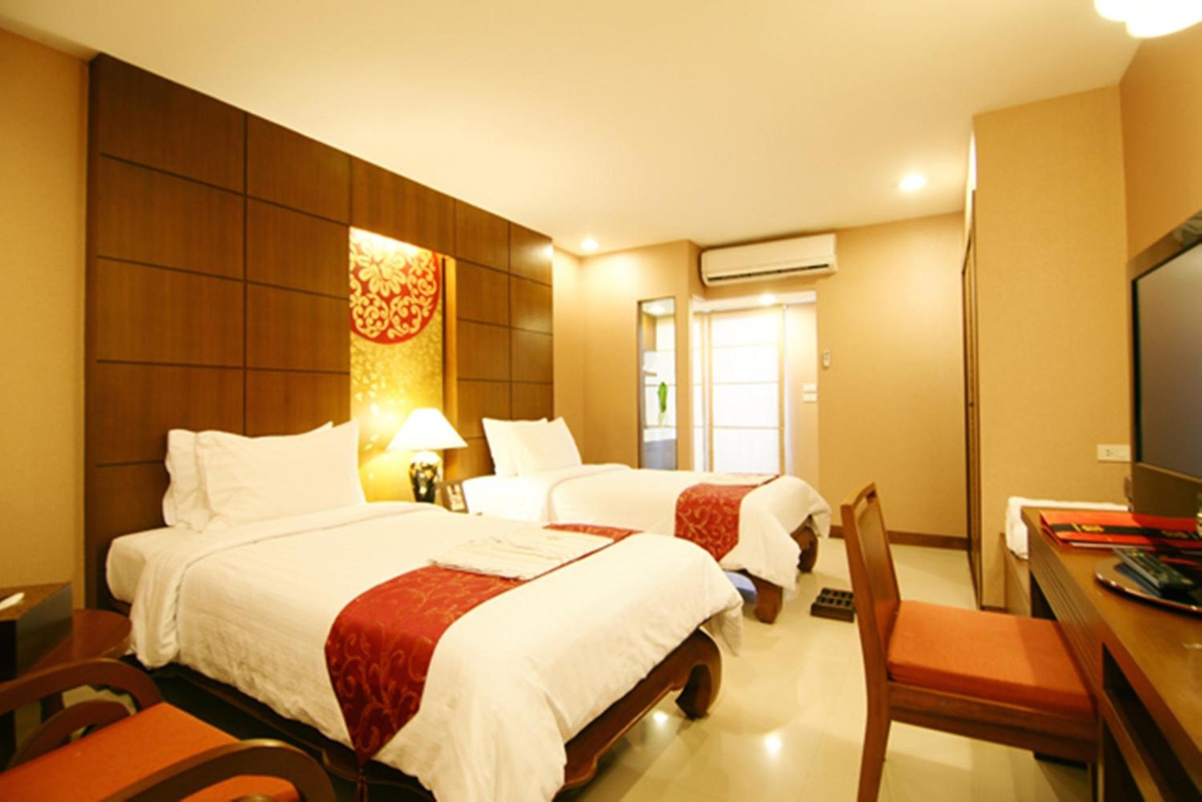 Deluxe Twin Room with Free Round-Trip Airport Transfer - Photo 5