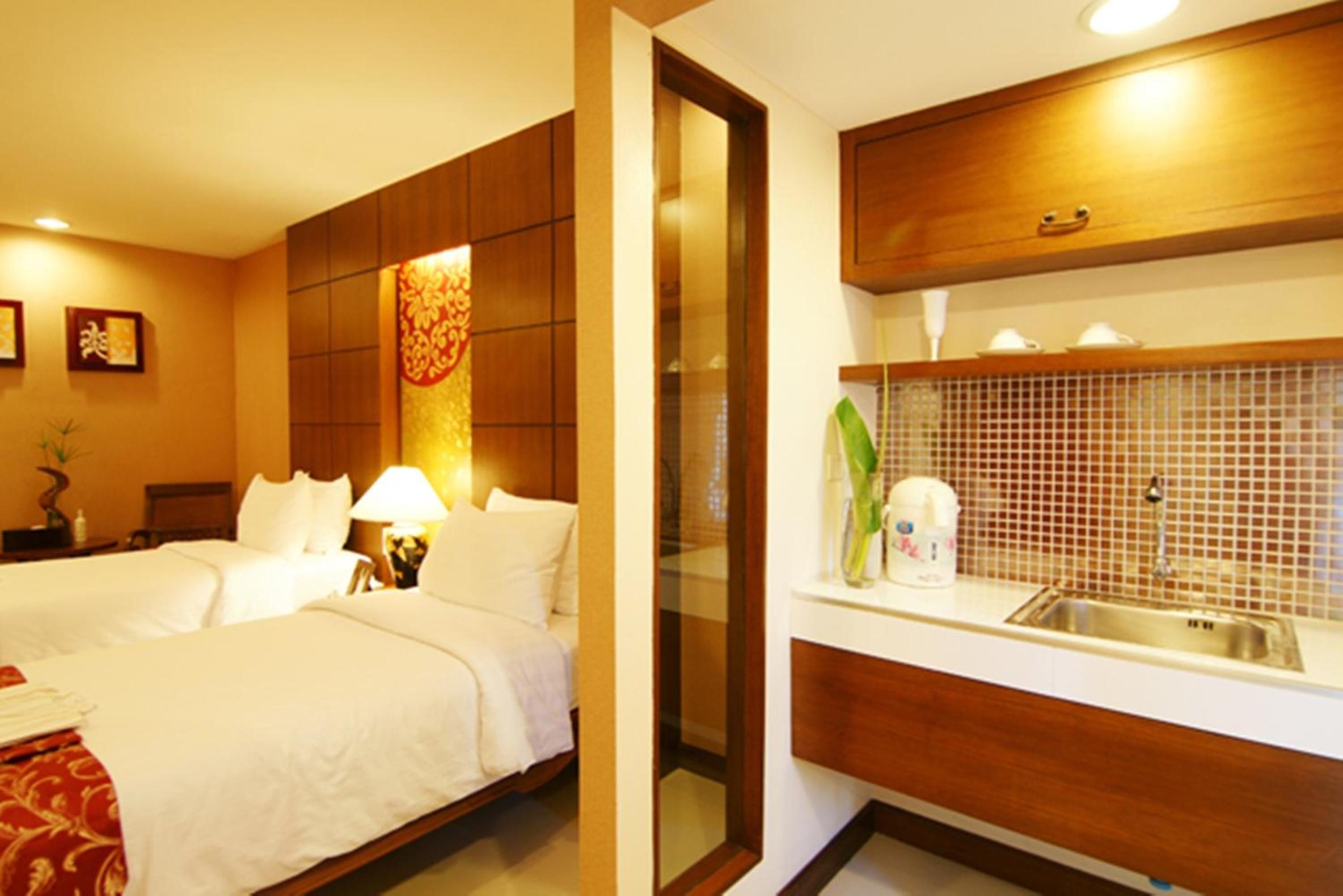 Deluxe Twin Room with Free Round-Trip Airport Transfer - Photo 3