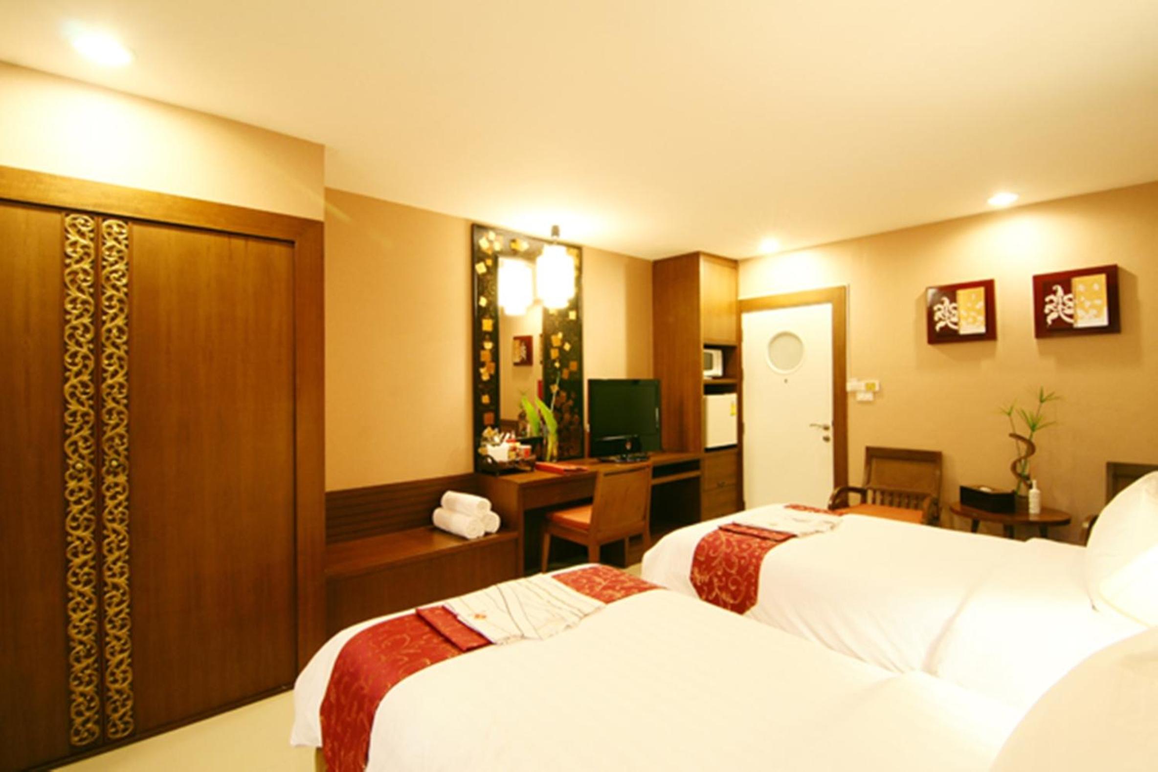 Deluxe Twin Room with Free Round-Trip Airport Transfer - Photo 4